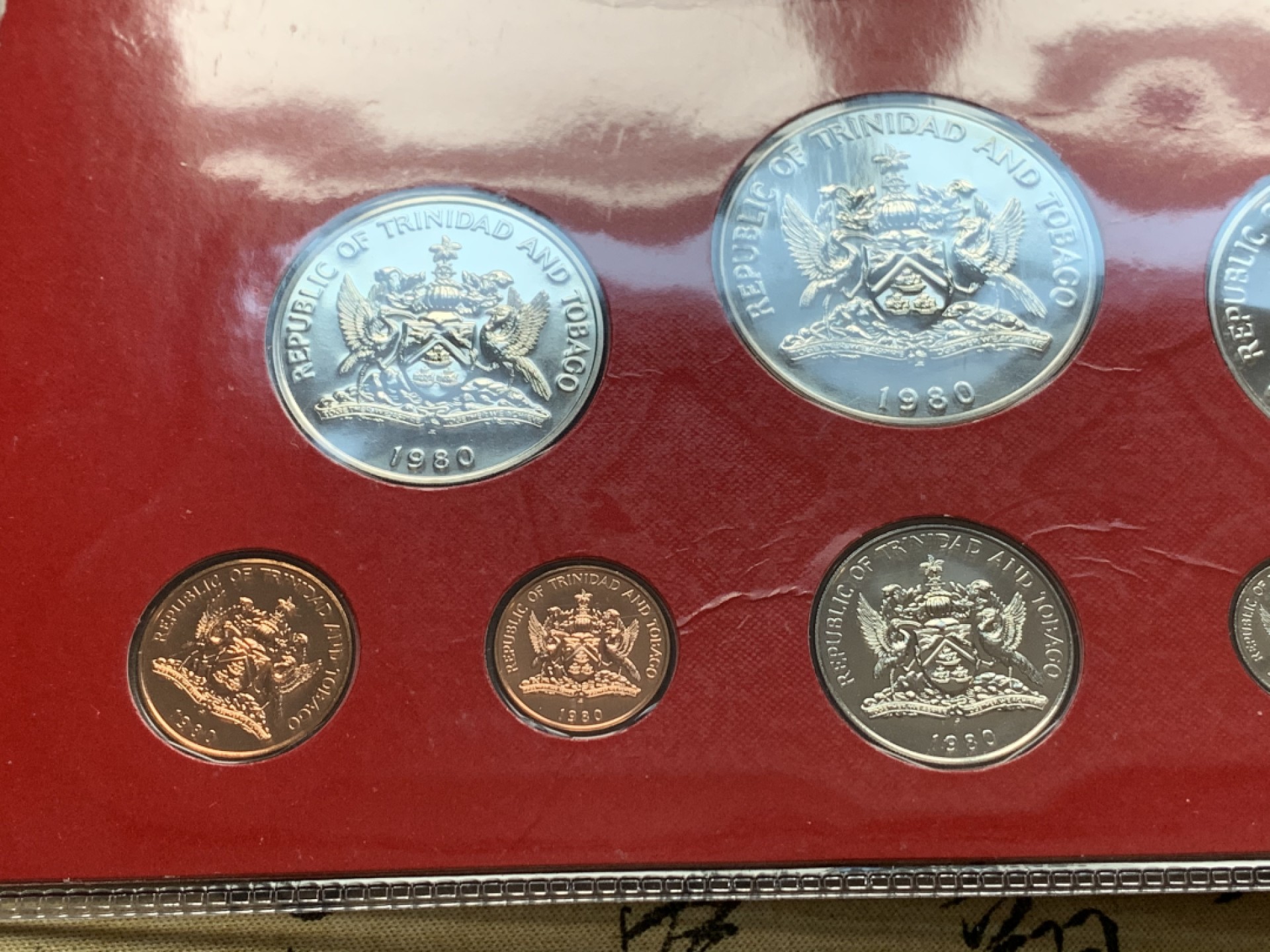《竞宝斋》第51场-本周日，周一2场连拍（全场不限金额包邮） 1980年特尼尼达和多巴哥铜镍币八枚套币发行量798套 塑料夹套