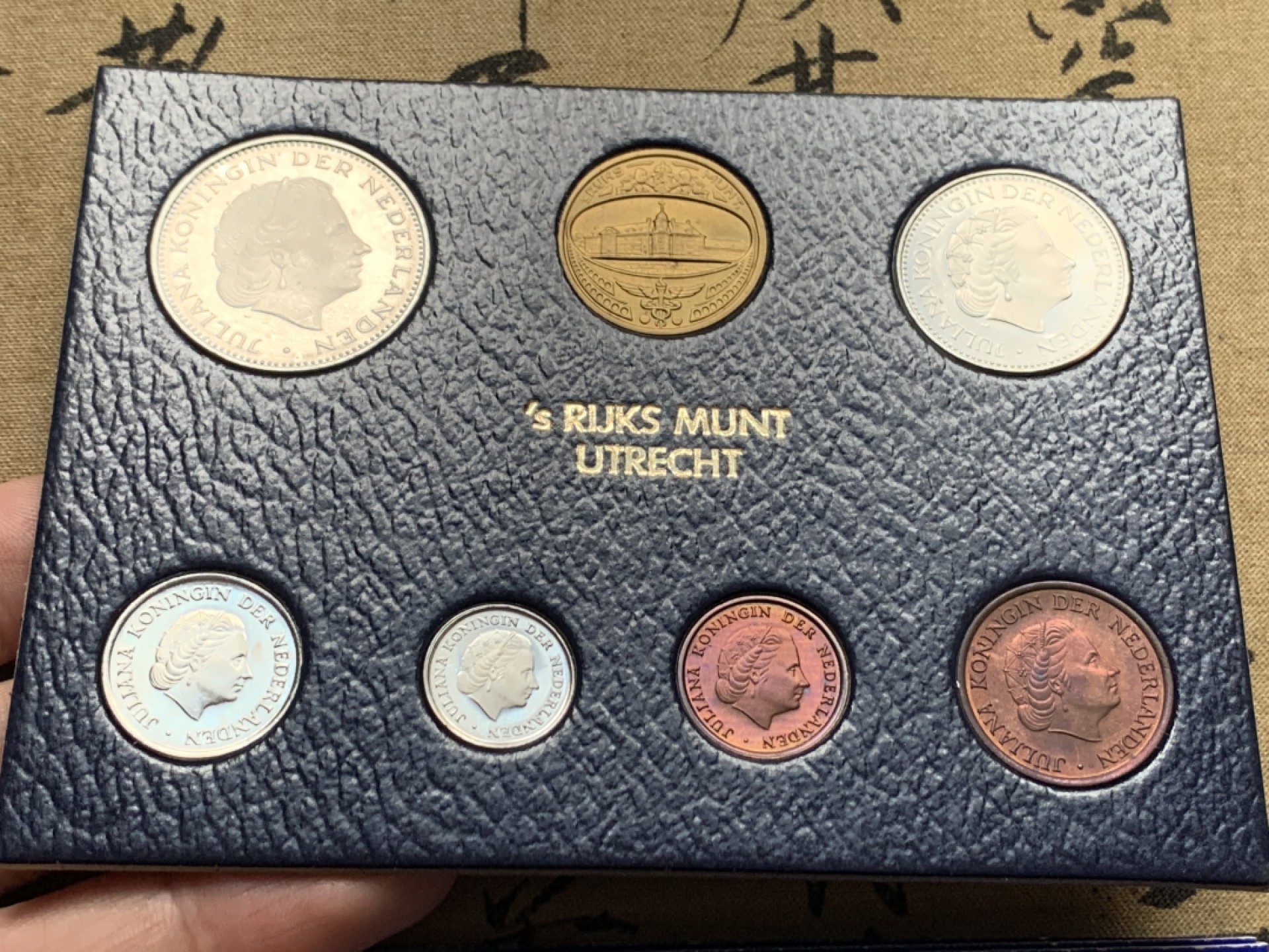 《竞宝斋》第51场-本周日，周一2场连拍（全场不限金额包邮） 荷兰1980年+1999年清年份官方原装套币各一套UNC-BU 全面值年份一步到位 6枚+6枚 