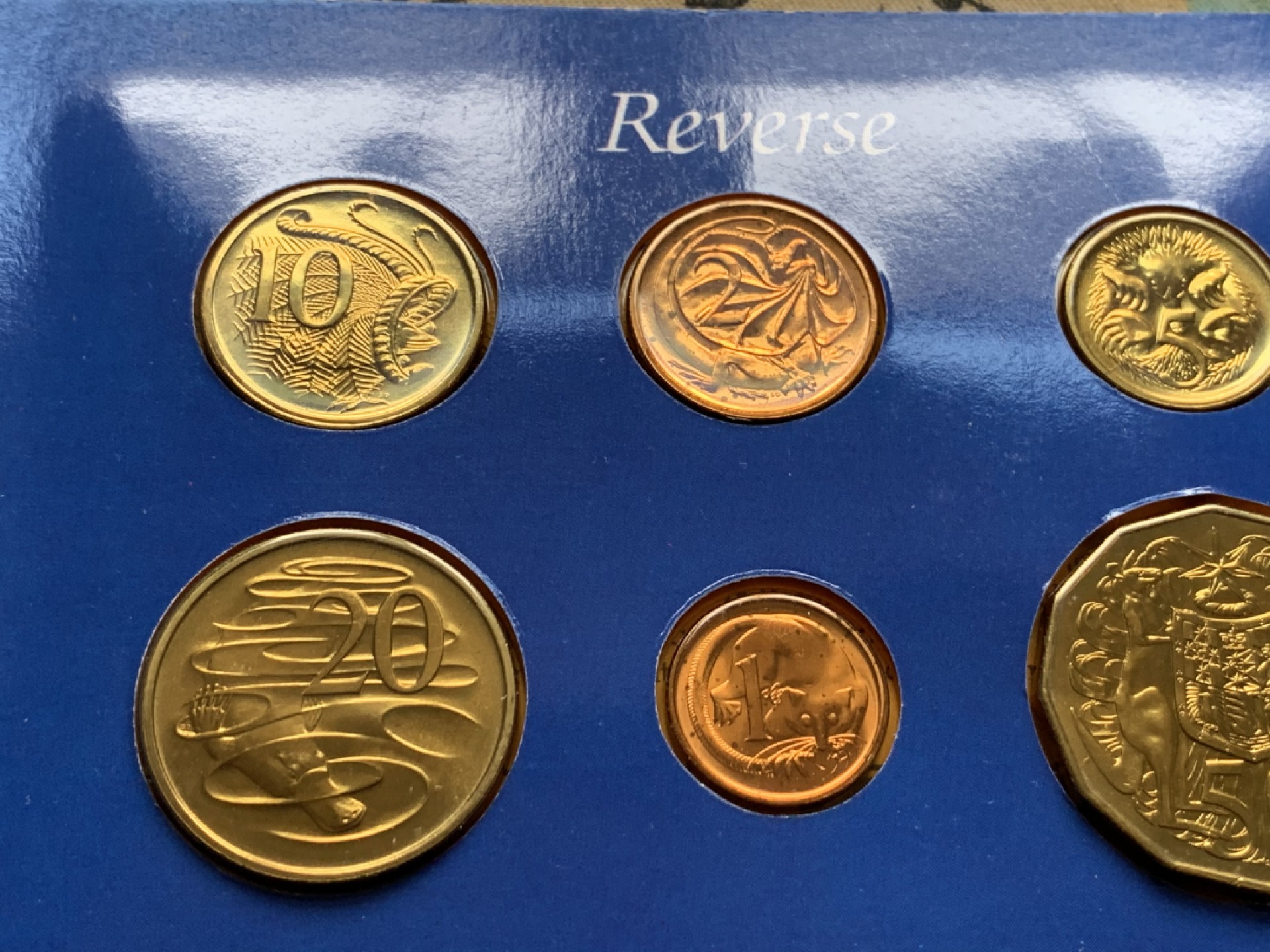 《竞宝斋》第51场-本周日，周一2场连拍（全场不限金额包邮） 澳大利亚1984年清年份官方原装套币BU 1便士-1元 6枚+1枚 全面值年份一步到位，1元是此头像独年版