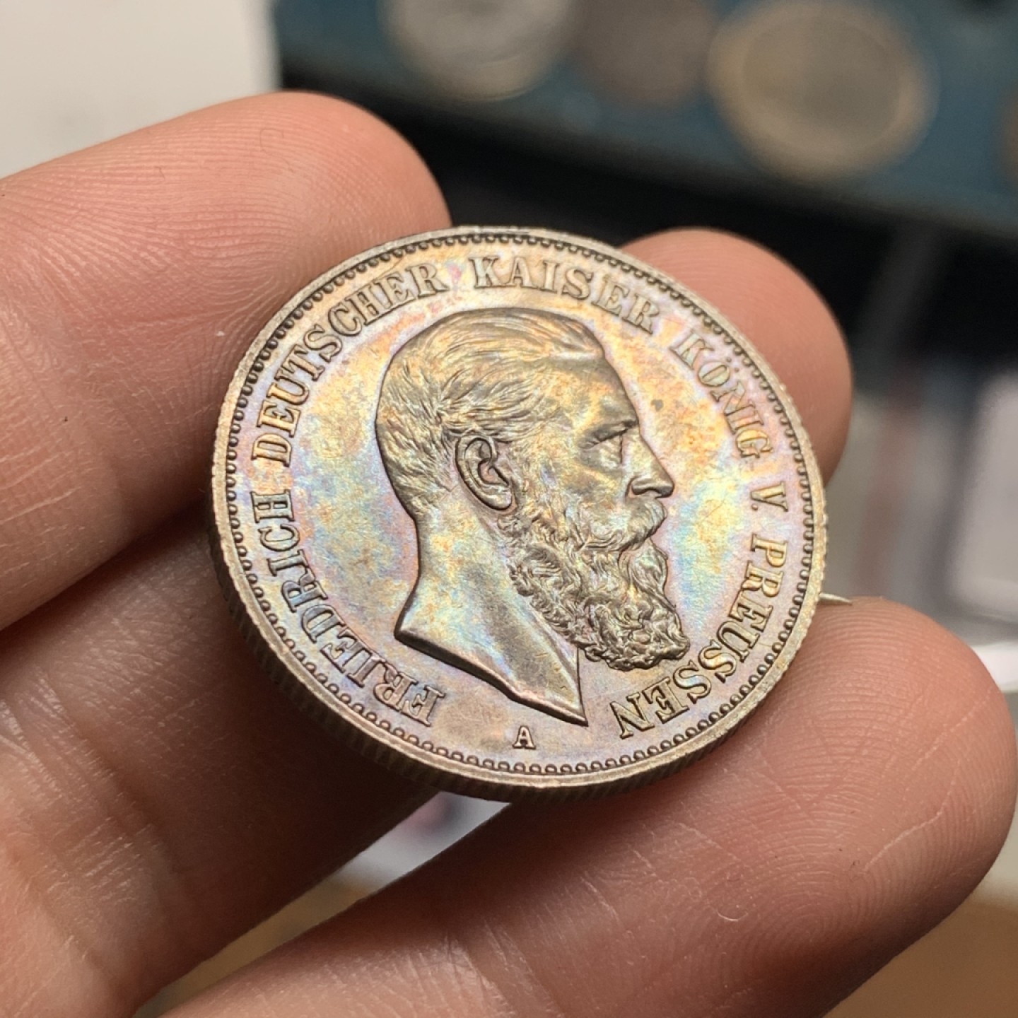 《竞宝斋》第51场-本周日，周一2场连拍（全场不限金额包邮） 德国普鲁士 1888年 三皇之年 2马克 银币 黑包浆 做胸针