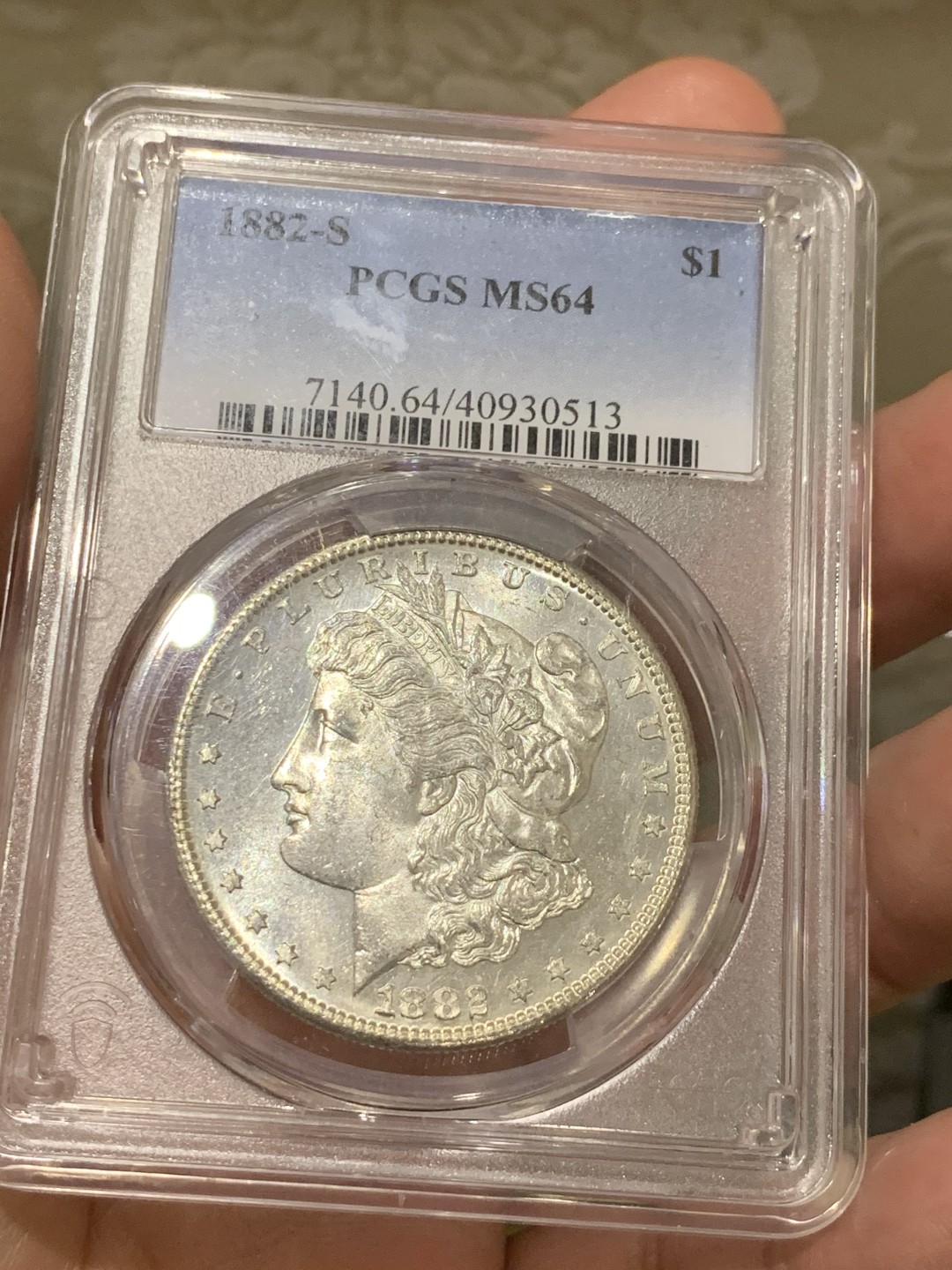 《竞宝斋》第51场-本周日，周一2场连拍（全场不限金额包邮） 淡彩PCGS-MS64 美国 1882年S版 1美元 摩根银币，PL的底板 状态难得