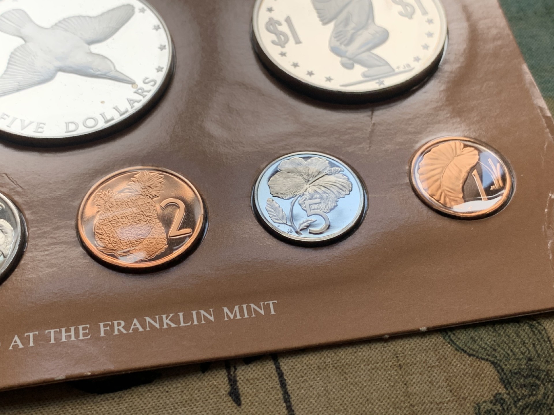 《竞宝斋》第51场-本周日，周一2场连拍（全场不限金额包邮） 原盒证书 库克群岛 1976年 富兰克林造币厂 精制纪念币一8枚 最大枚是银币