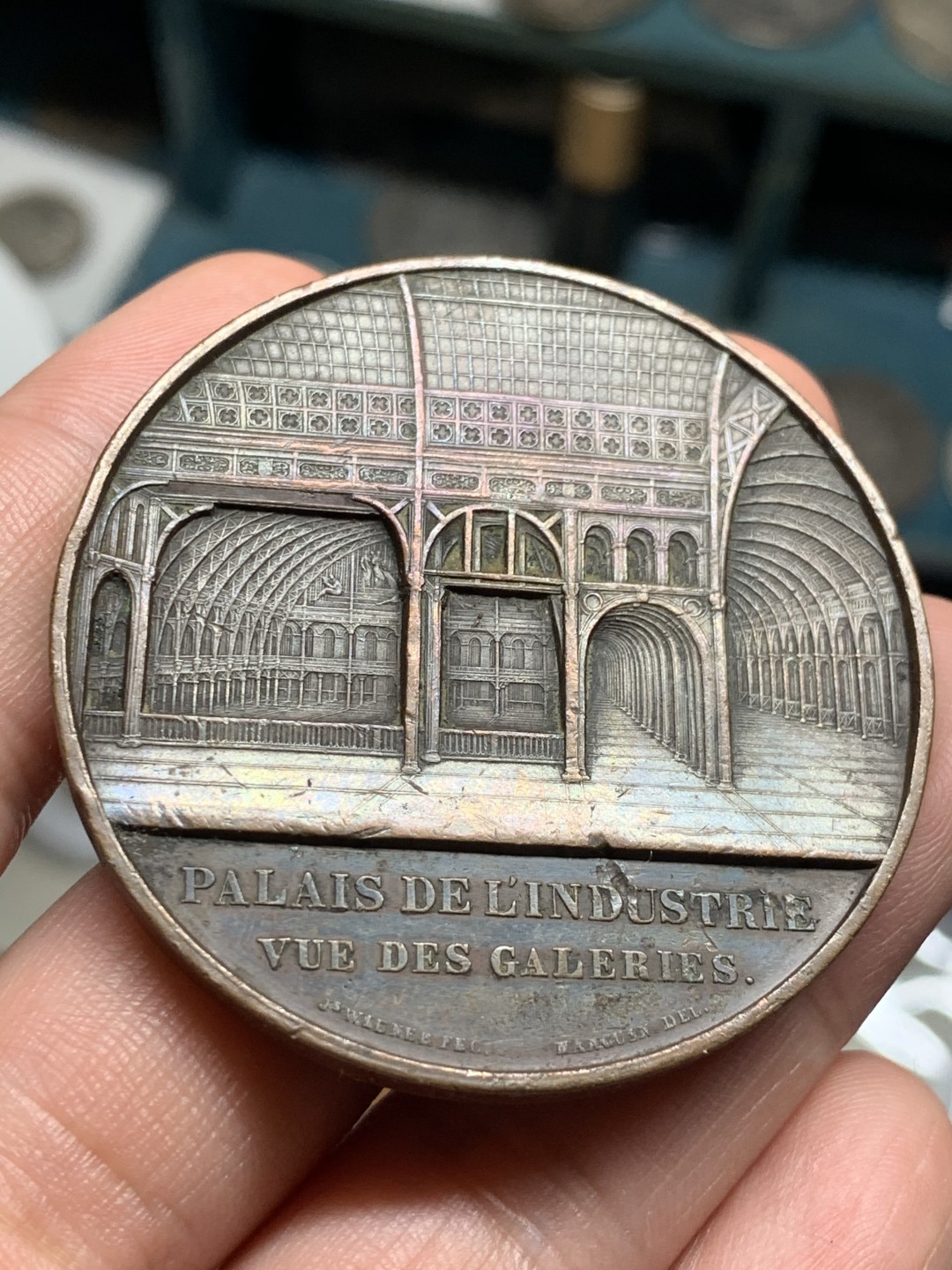 《竞宝斋》第51场-本周日，周一2场连拍（全场不限金额包邮） 法国 1853年 巴黎世博会 工业宫 落成纪念铜章 49.9mm 56.3克 高浮雕设计，工艺让人惊叹