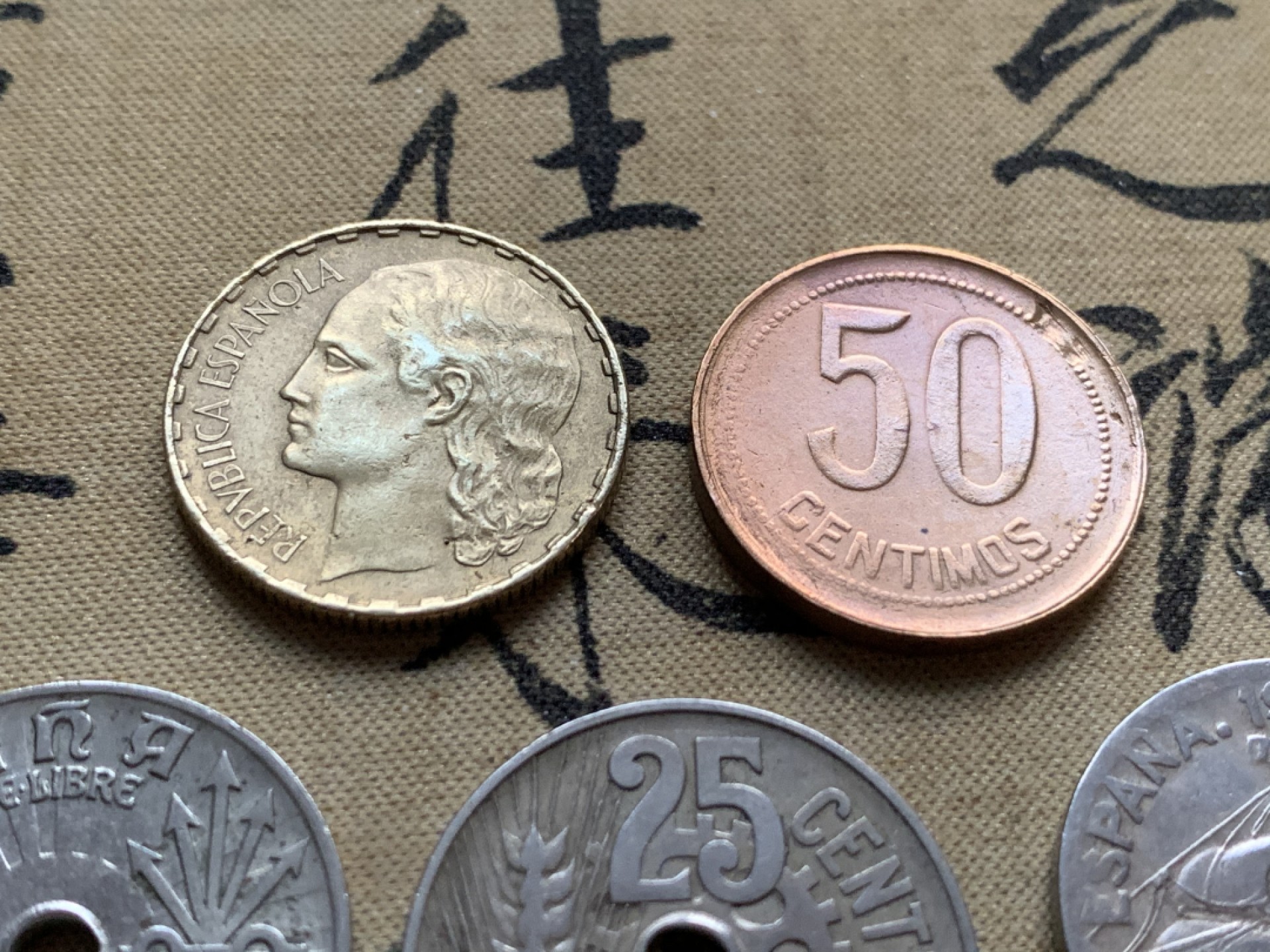 《竞宝斋》第51场-本周日，周一2场连拍（全场不限金额包邮） （西班牙内战币4枚+1925年1枚）1937年1比塞塔铜币+1937年50分铜币+1937年25分+1934年25分+1925年25分