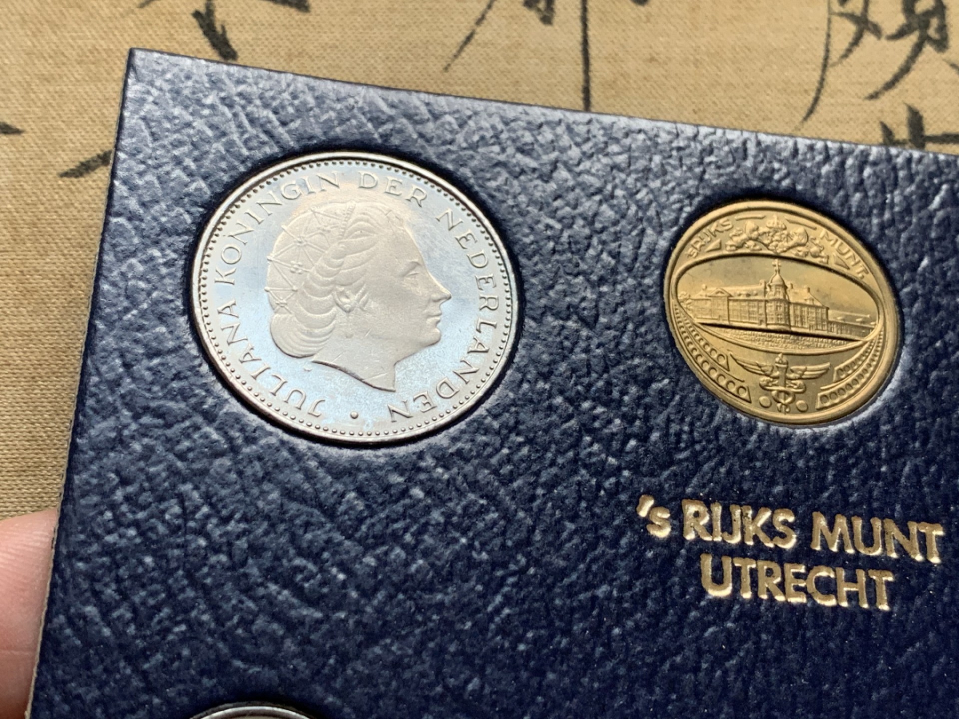 《竞宝斋》第51场-本周日，周一2场连拍（全场不限金额包邮） 荷兰1980年+1999年清年份官方原装套币各一套UNC-BU 全面值年份一步到位 6枚+6枚 