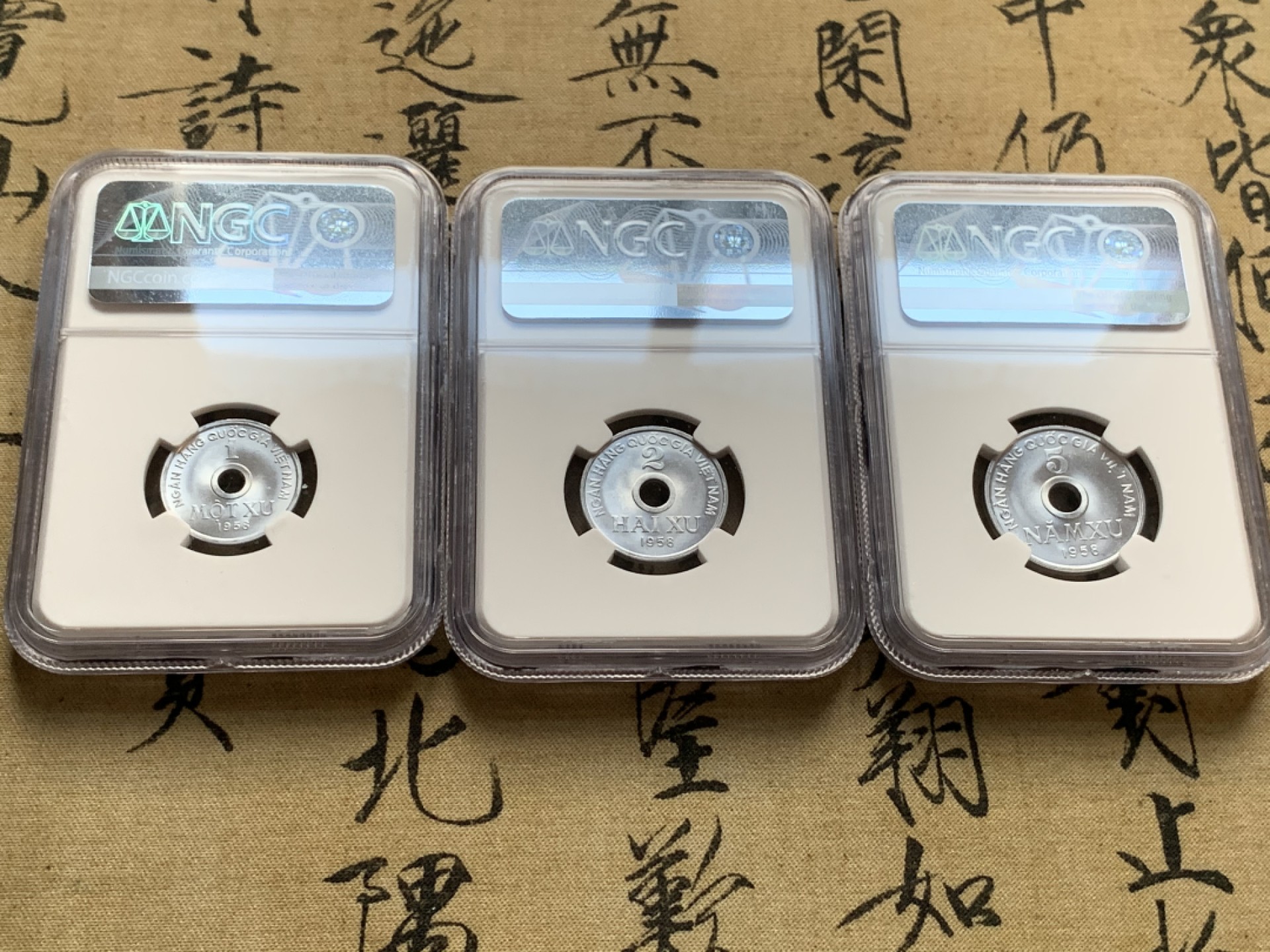 《竞宝斋》第51场-本周日，周一2场连拍（全场不限金额包邮） 北越/越南1958年NGC高分套币3枚，5XU MS67 NGC冠军分！