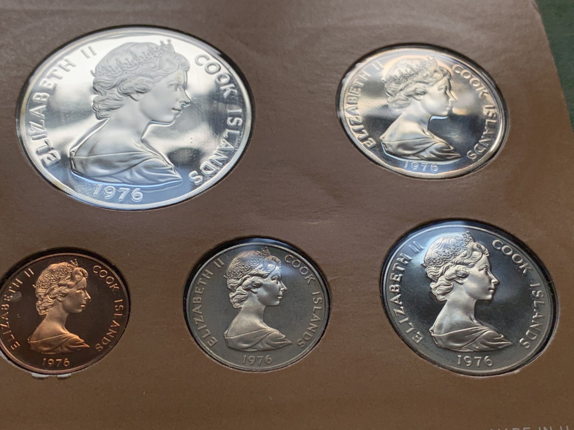 《竞宝斋》第51场-本周日，周一2场连拍（全场不限金额包邮） 原盒证书 库克群岛 1976年 富兰克林造币厂 精制纪念币一8枚 最大枚是银币