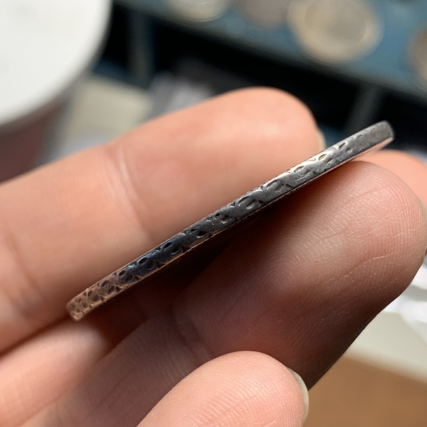 《竞宝斋》第51场-本周日，周一2场连拍（全场不限金额包邮） 那不勒斯西西里王国1786年费迪南四世120G大银币 背面是减重痕