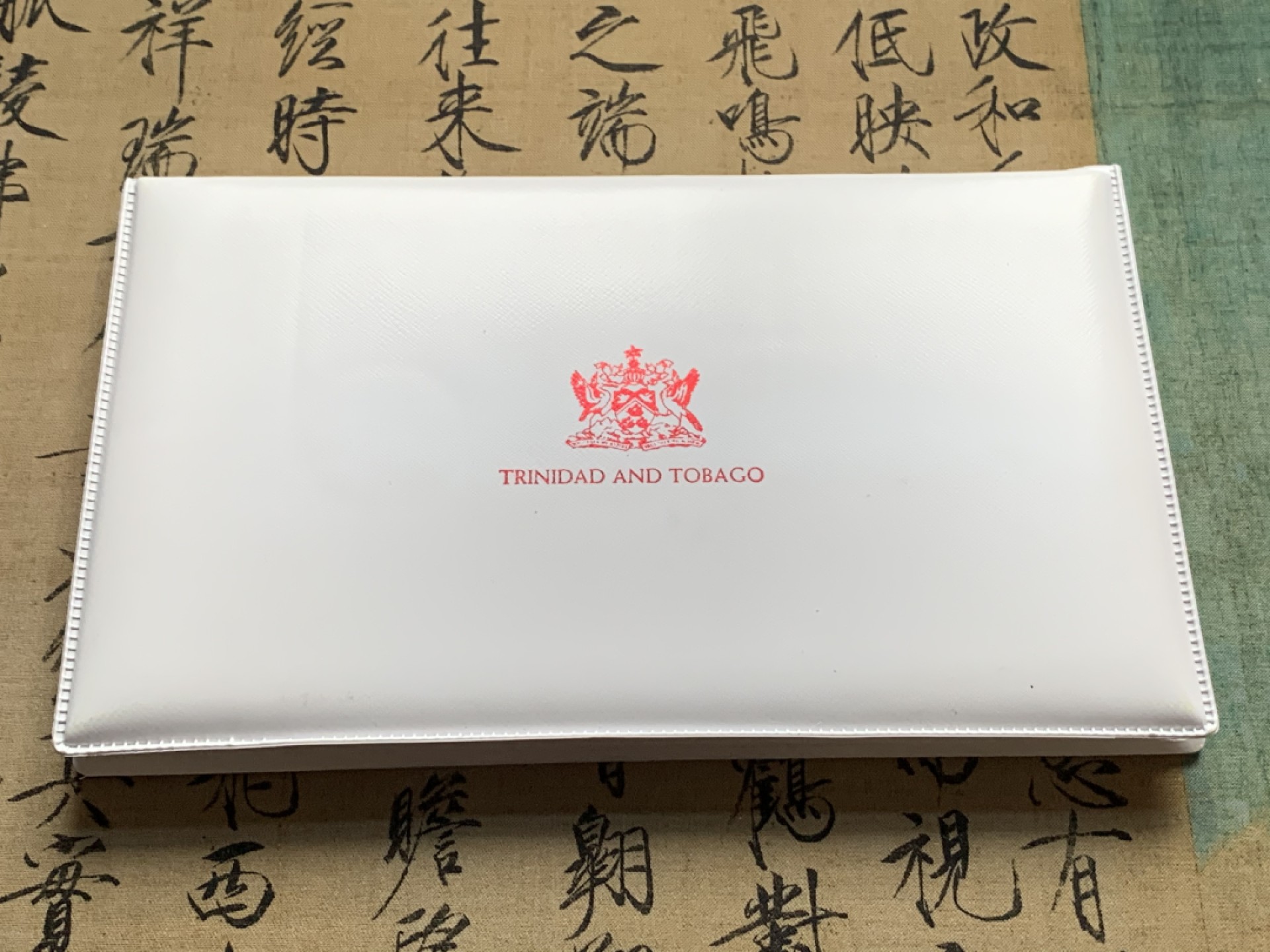 《竞宝斋》第51场-本周日，周一2场连拍（全场不限金额包邮） 1980年特尼尼达和多巴哥铜镍币八枚套币发行量798套 塑料夹套