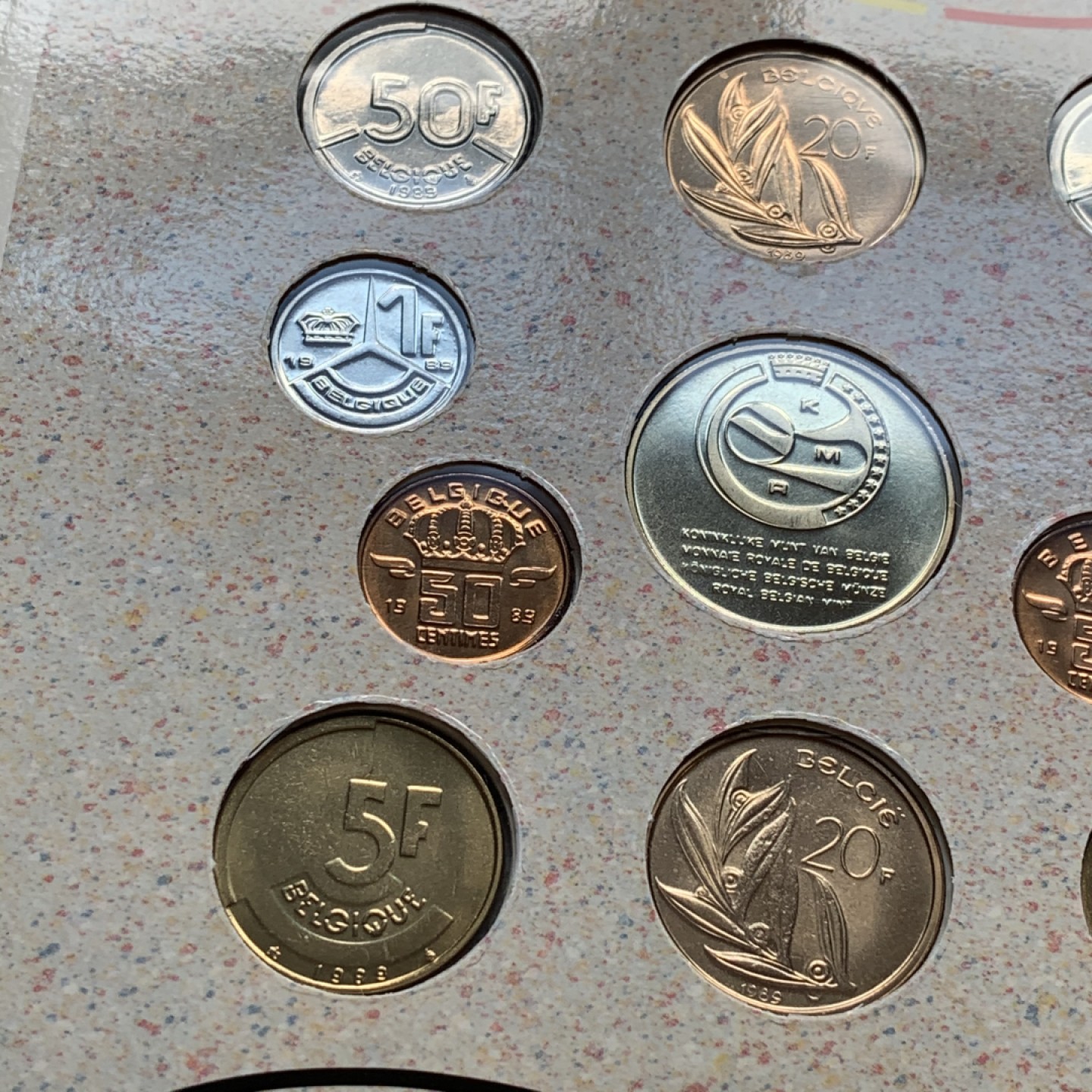 《竞宝斋》第51场-本周日，周一2场连拍（全场不限金额包邮） 比利时1989年清年份官方原装套币BU 50分-50法郎双语版本共10枚 克劳斯编号MS1