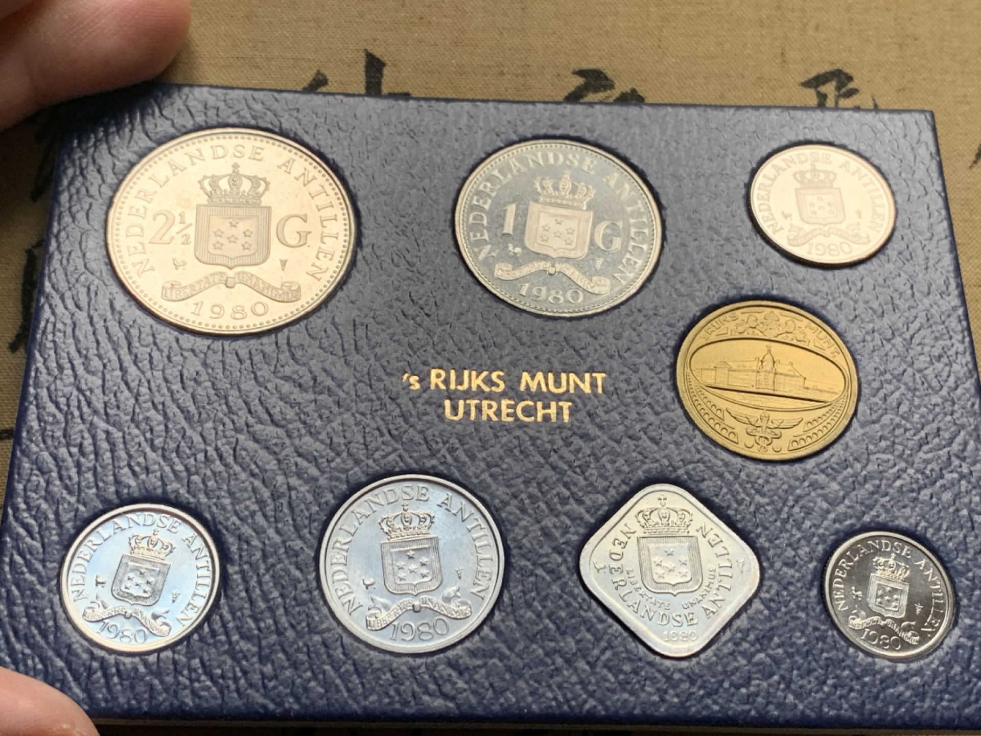 《竞宝斋》第51场-本周日，周一2场连拍（全场不限金额包邮） 荷属安德列斯1980年+1984年清年份官方原装套币各一套UNC-BU 全面值年份一步到位 7枚+7枚 克劳斯编号MS3+MS8