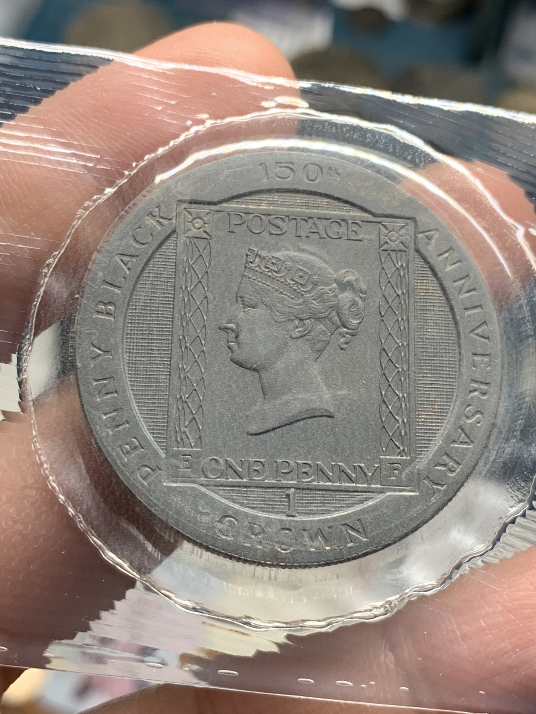 《竞宝斋》第51场-本周日，周一2场连拍（全场不限金额包邮） 1990年马恩岛黑便士镍币原包装 