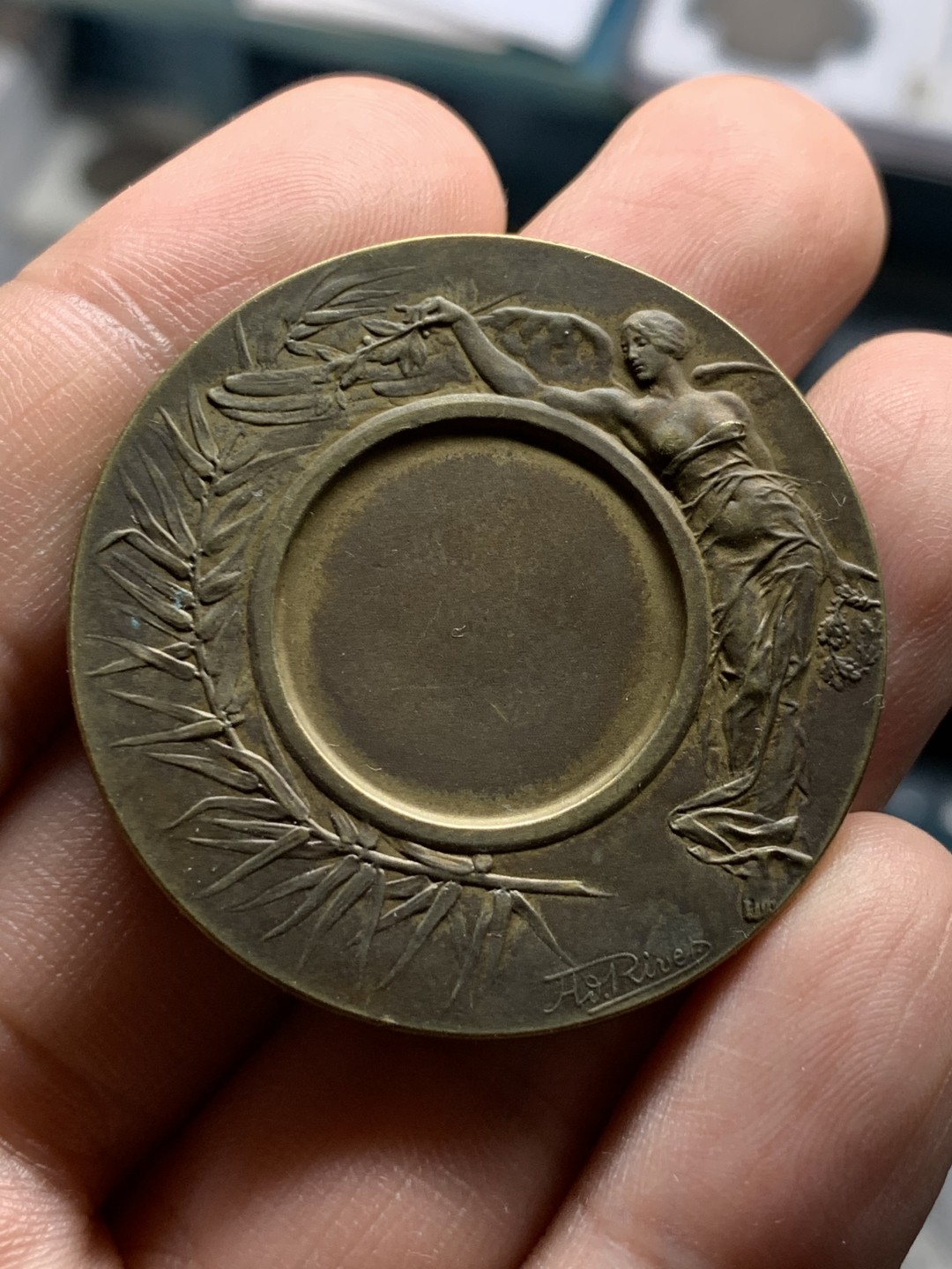 《竞宝斋》第51场-本周日，周一2场连拍（全场不限金额包邮） 法国 1900左右 戎装法兰西女神 铜章 40.1mm 30.4克