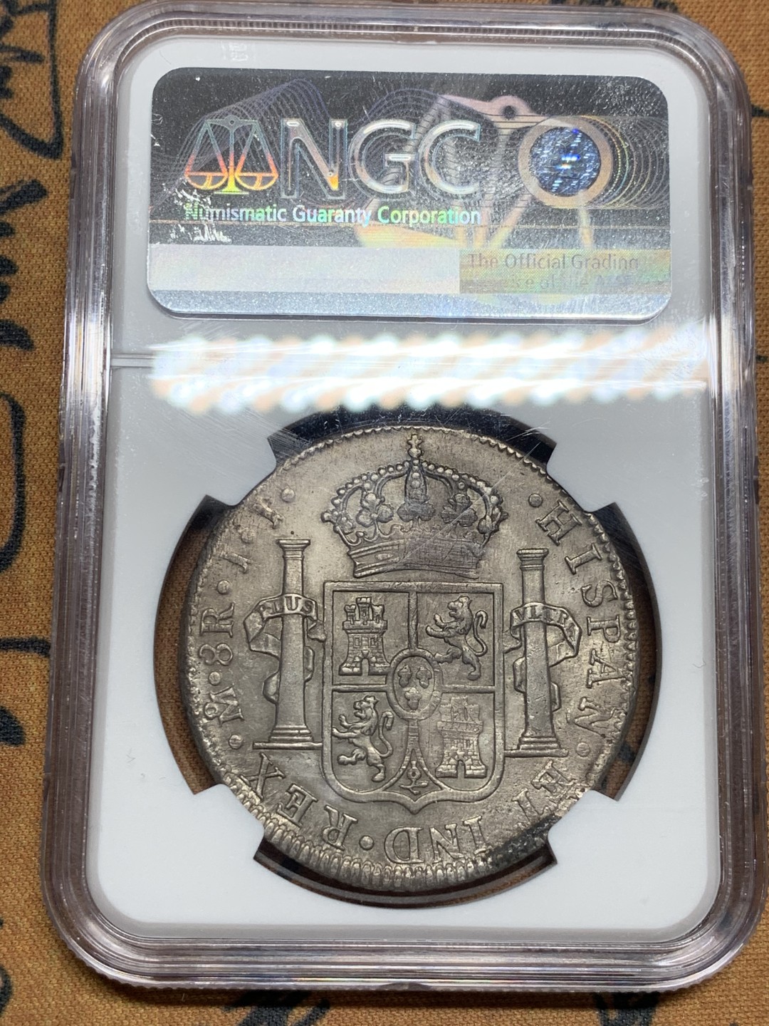 《竞宝斋》第51场-本周日，周一2场连拍（全场不限金额包邮） NGC AUD 墨西哥 1812年 费七 8里亚尔 双柱银币 双面深打 状态很不错