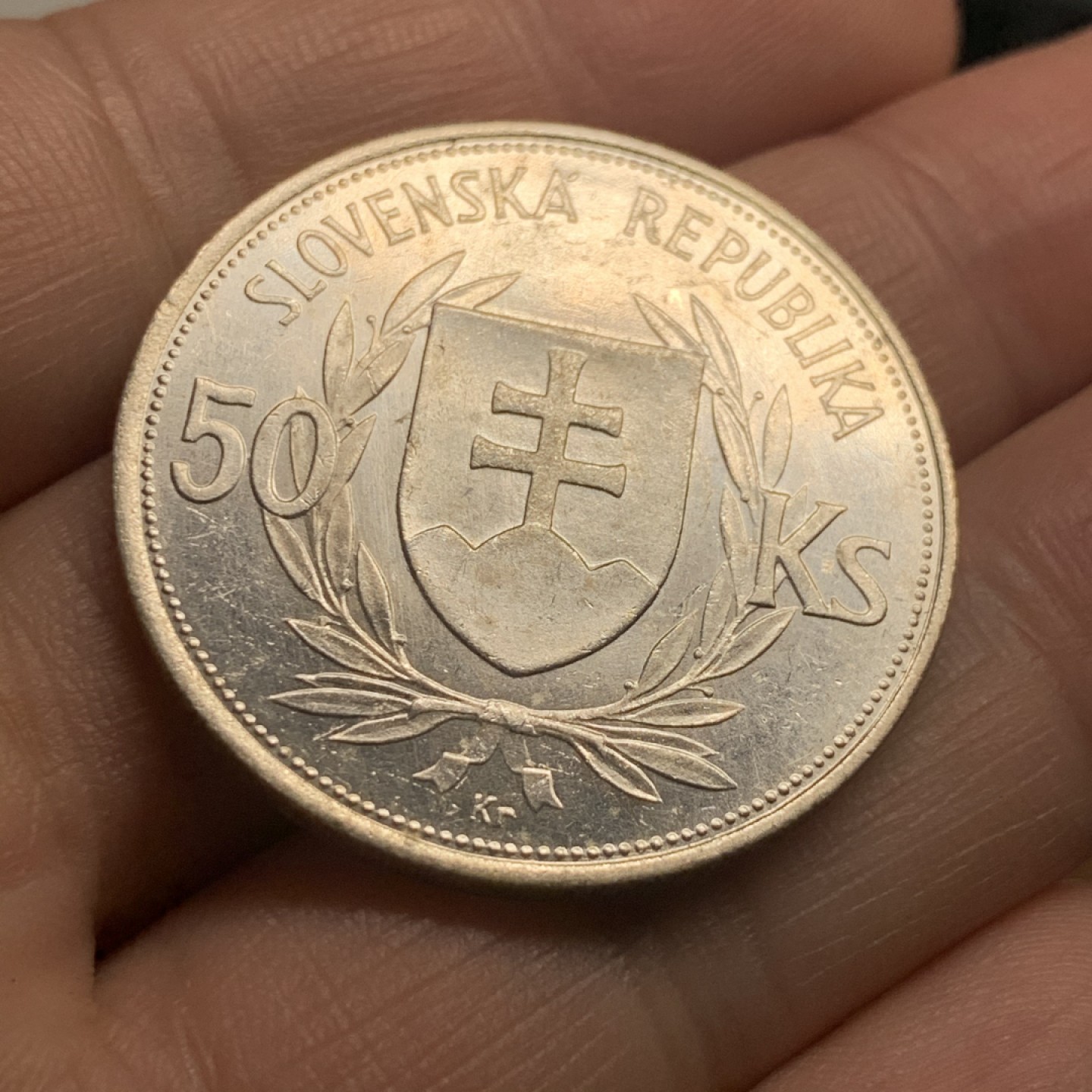 《竞宝斋》第51场-本周日，周一2场连拍（全场不限金额包邮） 德占捷克斯洛伐克 1944年 50克朗 总统纪念币 原光银币