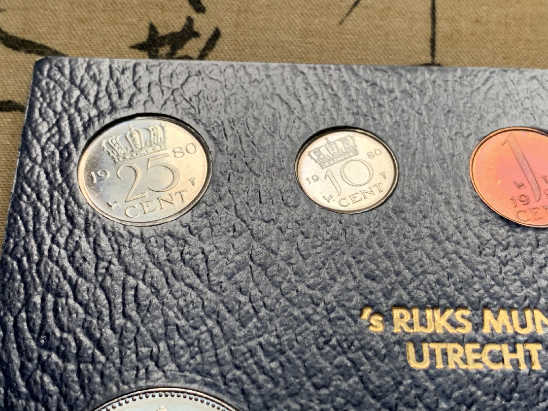 《竞宝斋》第51场-本周日，周一2场连拍（全场不限金额包邮） 荷兰1980年+1999年清年份官方原装套币各一套UNC-BU 全面值年份一步到位 6枚+6枚 