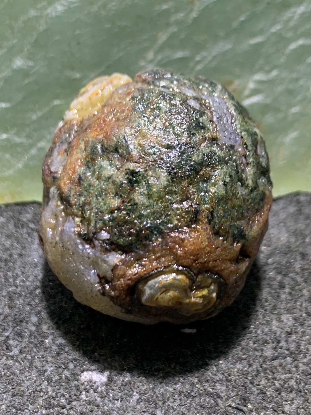 精美罕见高玉化外蒙绿眼石原石珠子一颗，