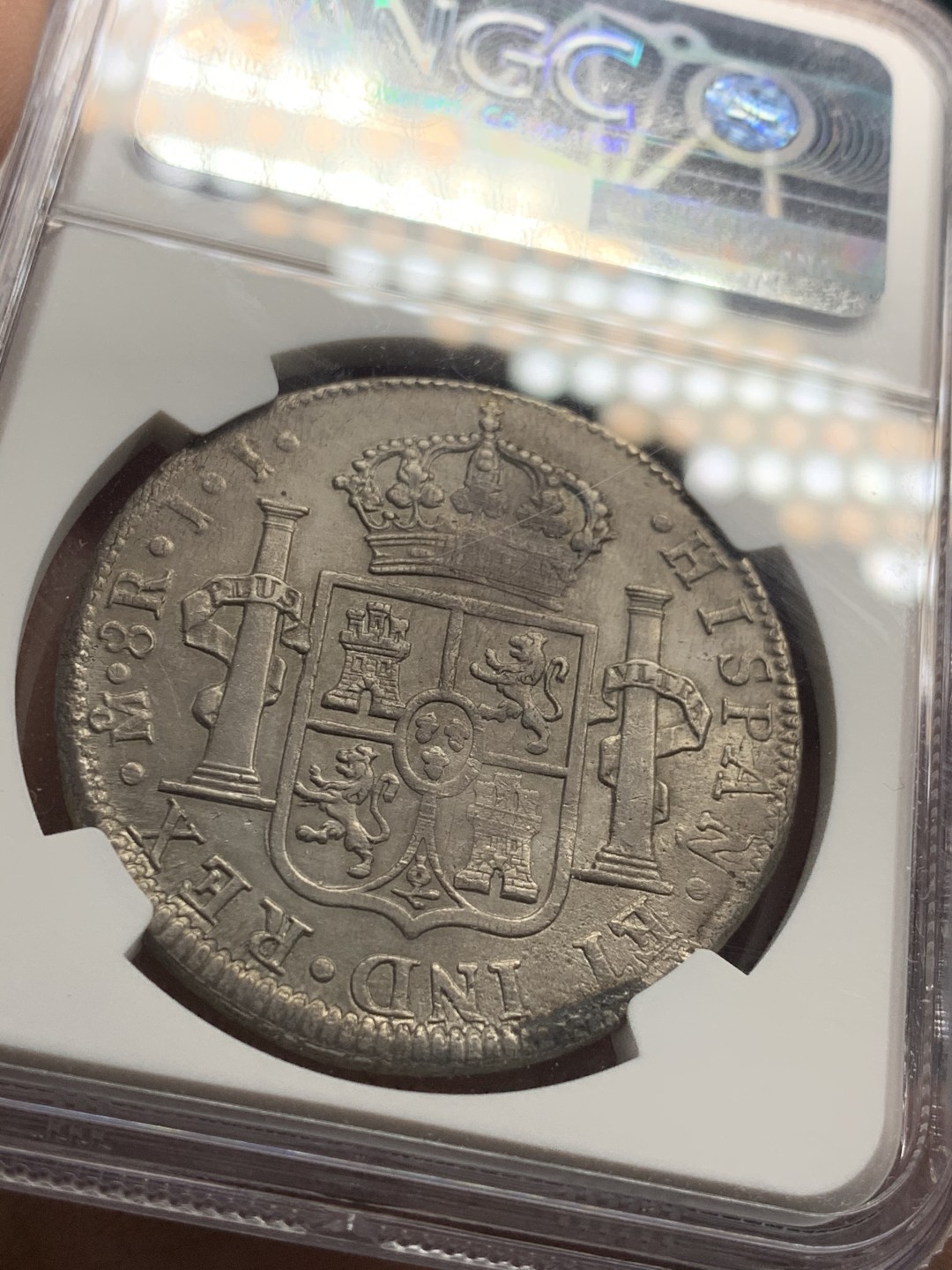 《竞宝斋》第51场-本周日，周一2场连拍（全场不限金额包邮） NGC AUD 墨西哥 1812年 费七 8里亚尔 双柱银币 双面深打 状态很不错