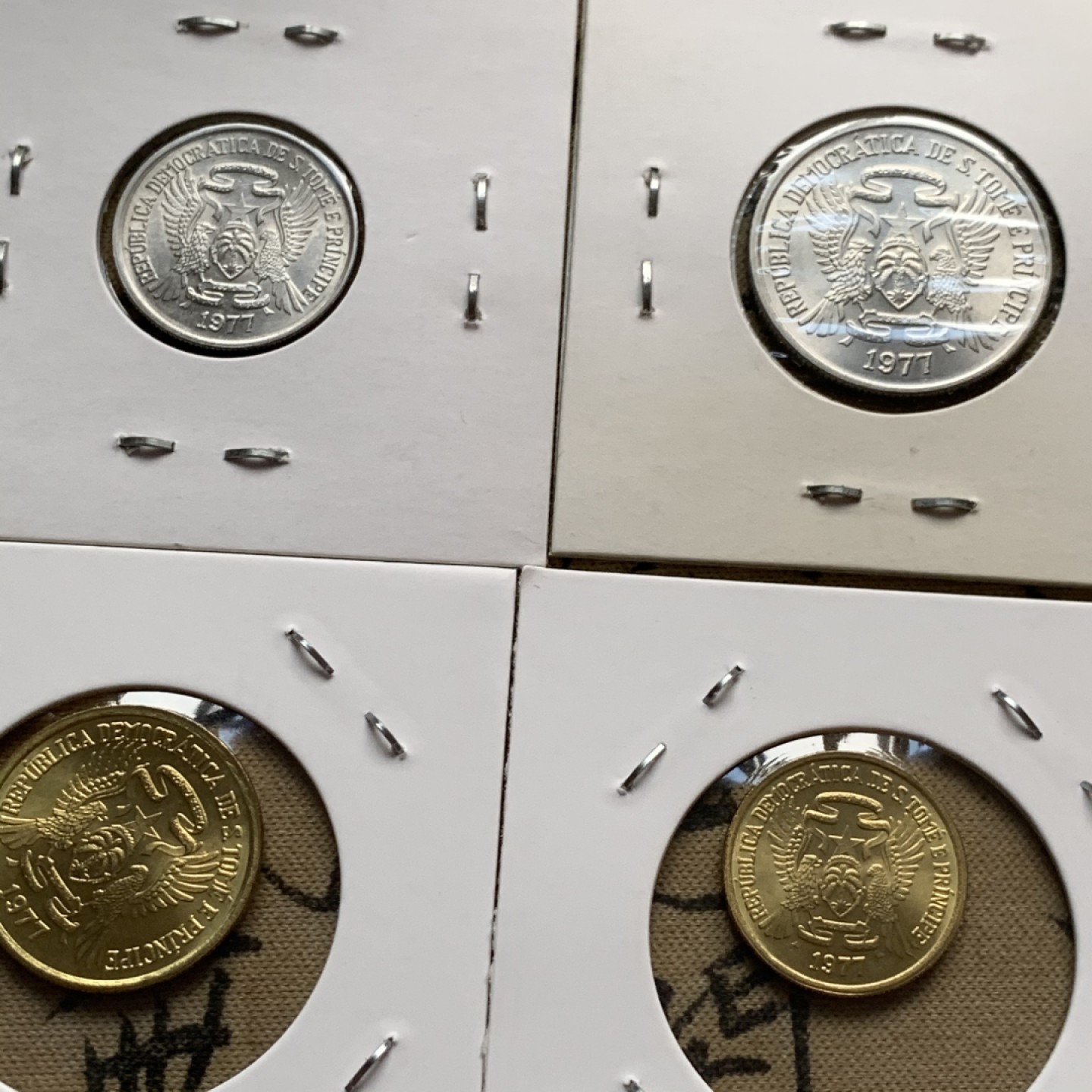 《竞宝斋》第51场-本周日，周一2场连拍（全场不限金额包邮） 圣多美和普林西比1977年全套6枚+1990年FAO全套2枚 铸量少 除1990年50多布拉为AU其他各枚均暴光BU