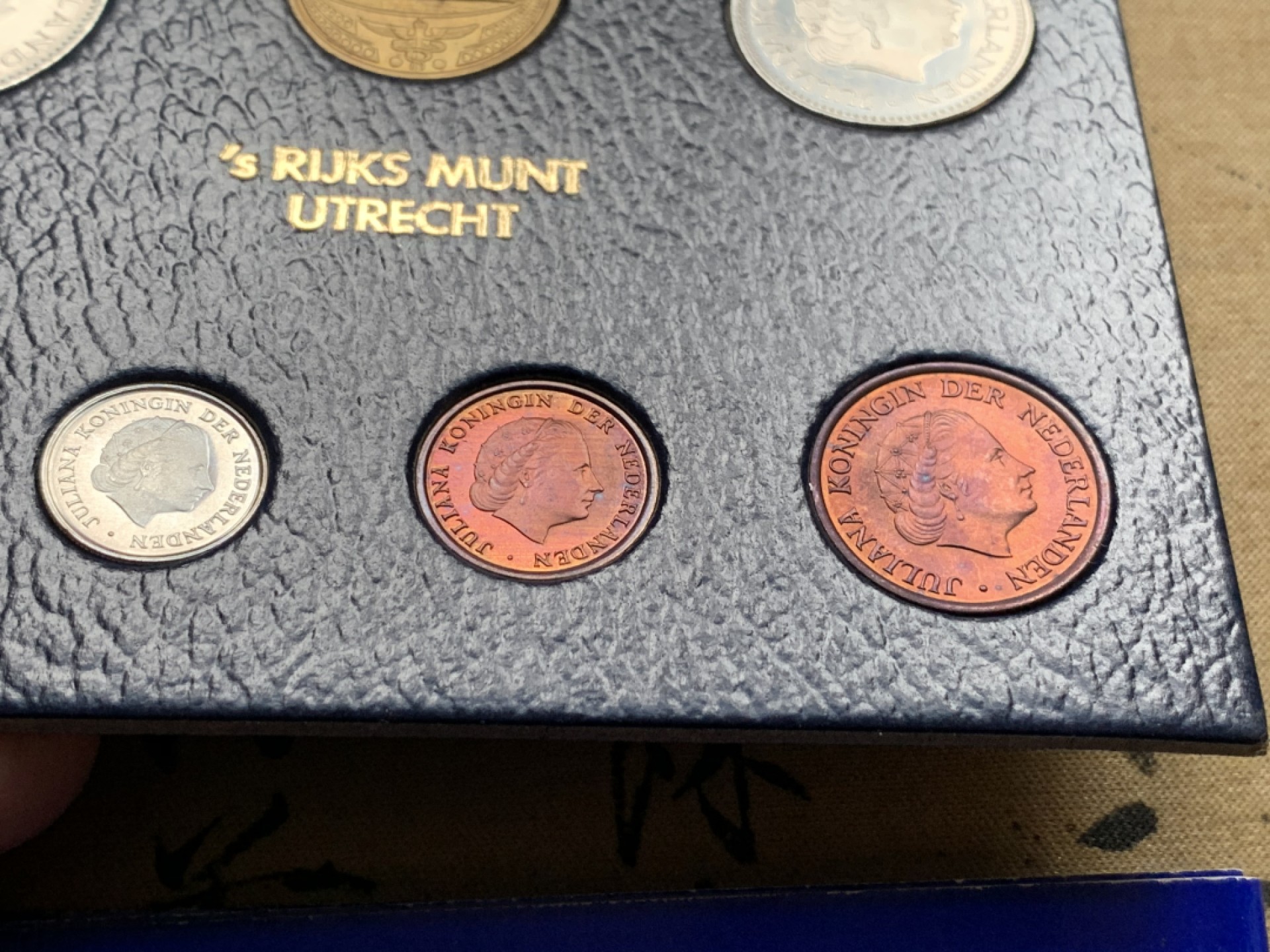 《竞宝斋》第51场-本周日，周一2场连拍（全场不限金额包邮） 荷兰1980年+1999年清年份官方原装套币各一套UNC-BU 全面值年份一步到位 6枚+6枚 