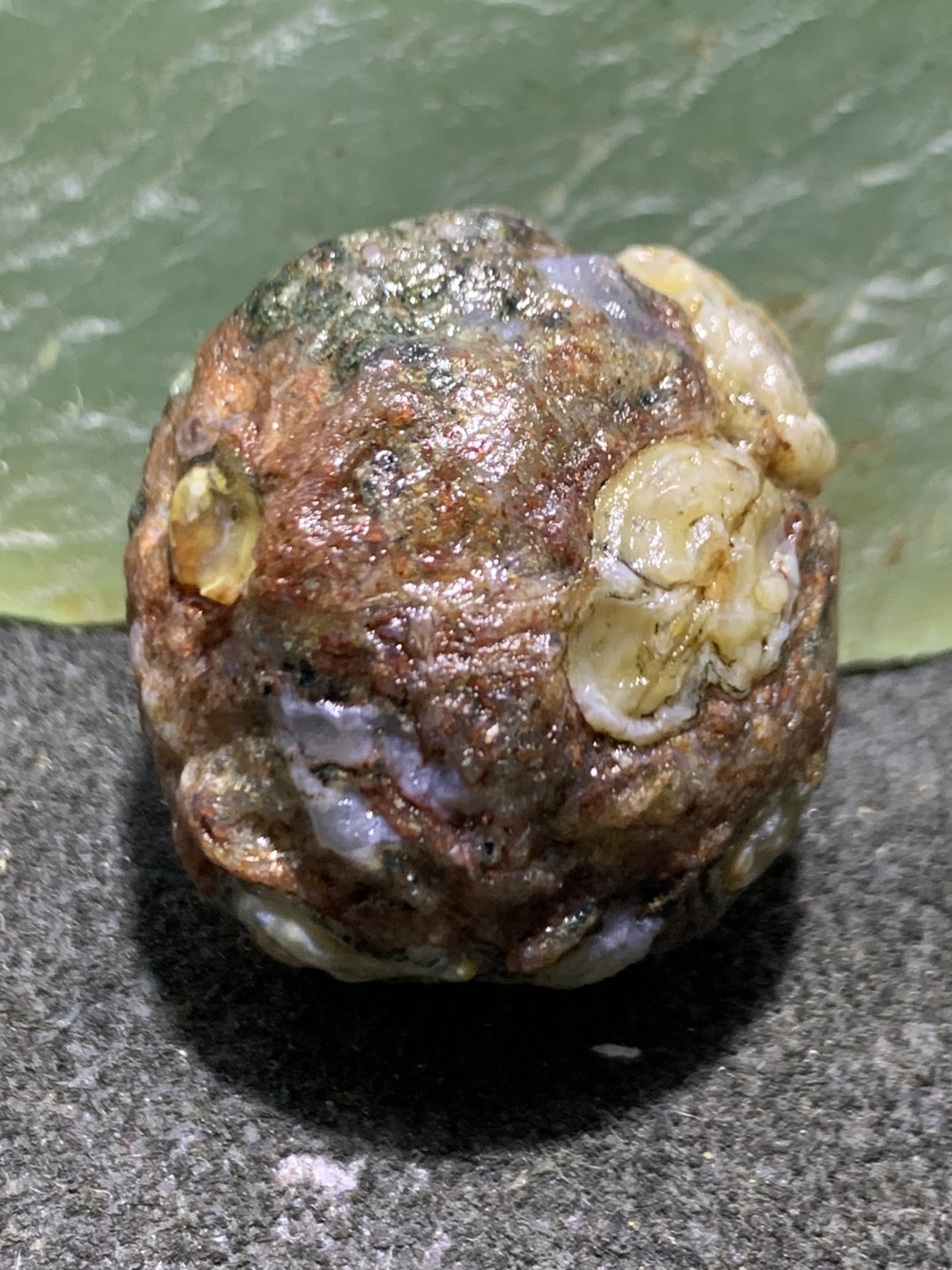 精美罕见高玉化外蒙绿眼石原石珠子一颗，