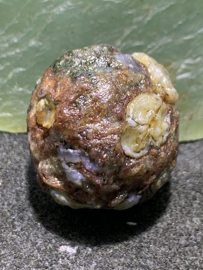 精美罕见高玉化外蒙绿眼石原石珠子一颗， - 精美罕见高玉化外蒙绿眼石原石珠子一颗，