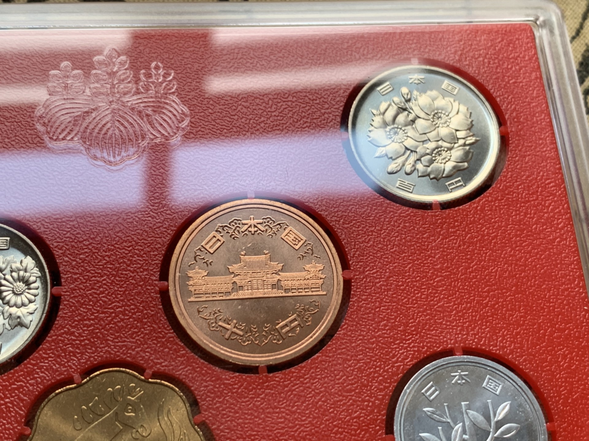 《竞宝斋》第51场-本周日，周一2场连拍（全场不限金额包邮） 日本2002年（平成十四年）清年份官方原装套币1-500日元 带铜章