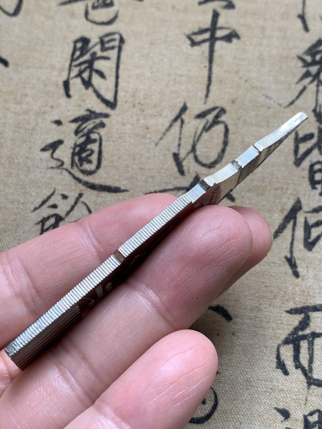 《竞宝斋》第51场-本周日，周一2场连拍（全场不限金额包邮） 2016年英国大本钟一磅异形镍币（少见）