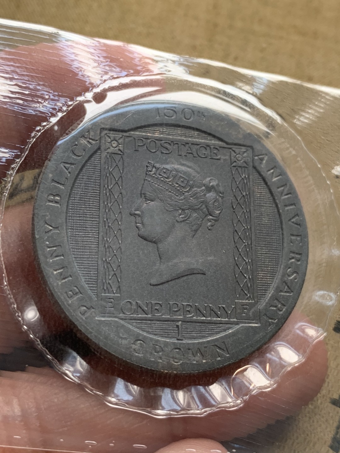 《竞宝斋》第51场-本周日，周一2场连拍（全场不限金额包邮） 1990年马恩岛黑便士镍币原包装 