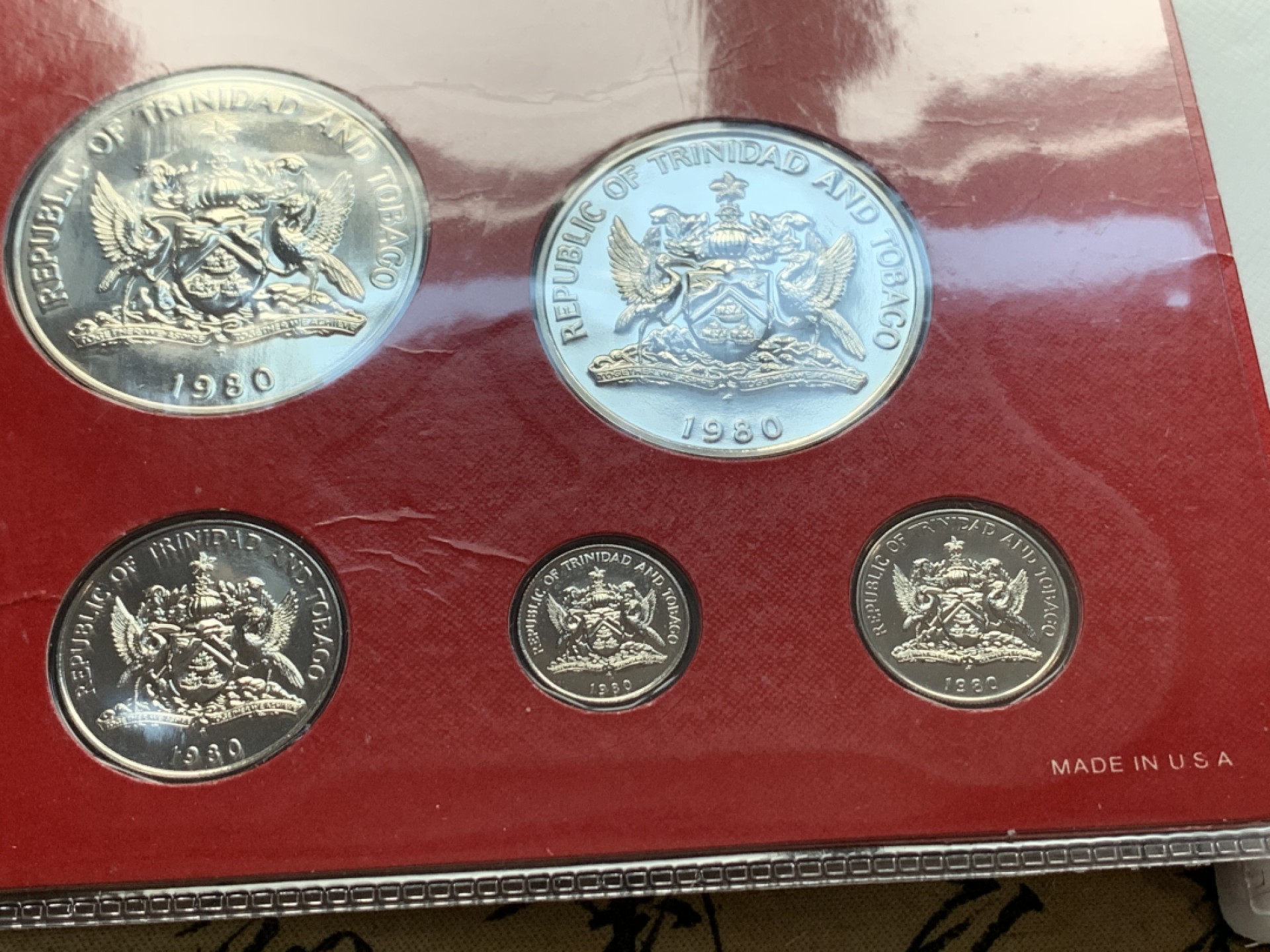 《竞宝斋》第51场-本周日，周一2场连拍（全场不限金额包邮） 1980年特尼尼达和多巴哥铜镍币八枚套币发行量798套 塑料夹套