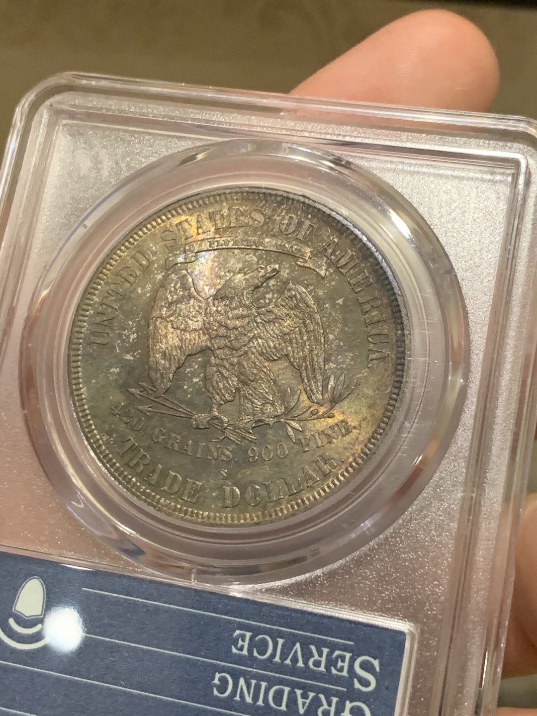 《竞宝斋》第51场-本周日，周一2场连拍（全场不限金额包邮） PCGS-MS63 美国 1877年 拿花贸易银 PC35周年盒  双面超五彩太难的了，一枚可毕业