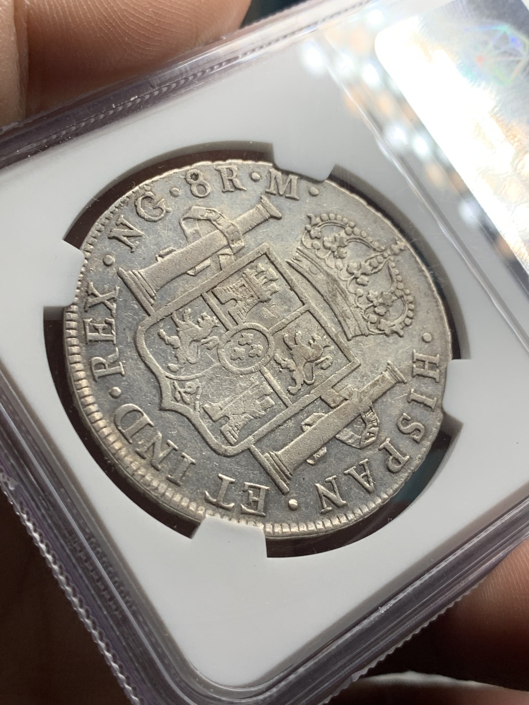 《竞宝斋》第51场-本周日，周一2场连拍（全场不限金额包邮） NGC-XFD   危地马拉双柱 1817 8 里亚尔  原味  殖民地很少见的厂别 