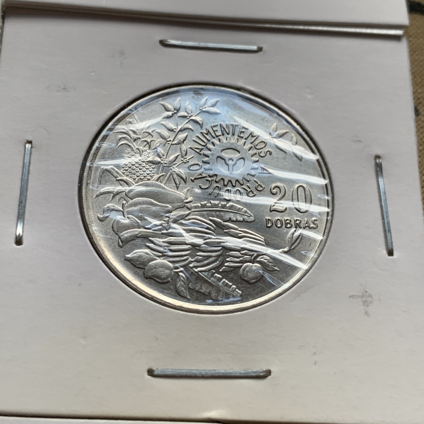 《竞宝斋》第51场-本周日，周一2场连拍（全场不限金额包邮） 圣多美和普林西比1977年全套6枚+1990年FAO全套2枚 铸量少 除1990年50多布拉为AU其他各枚均暴光BU