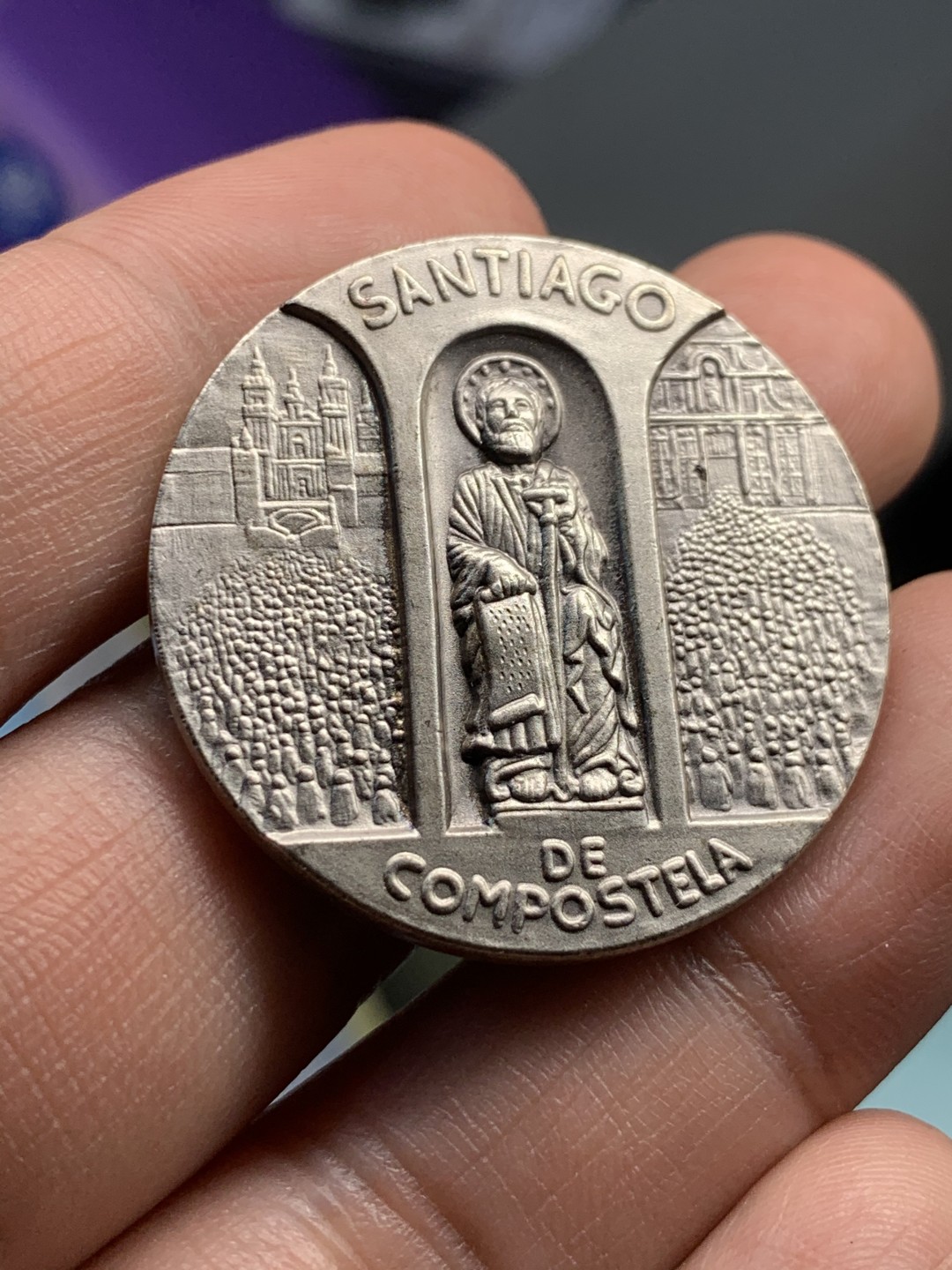 《竞宝斋》第52场-本周日，周一2场连拍（全场不限金额包邮） 原盒 西班牙1993年圣地亚哥-德孔波斯特拉古城纪念银章 20.5克