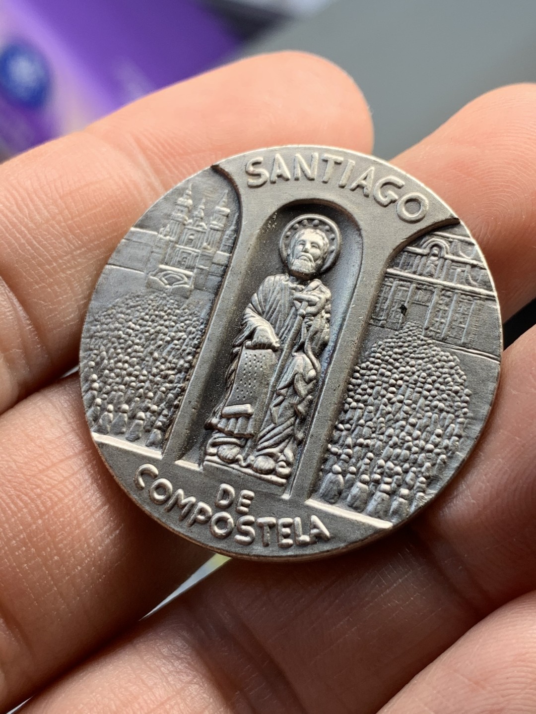 《竞宝斋》第52场-本周日，周一2场连拍（全场不限金额包邮） 原盒 西班牙1993年圣地亚哥-德孔波斯特拉古城纪念银章 20.5克