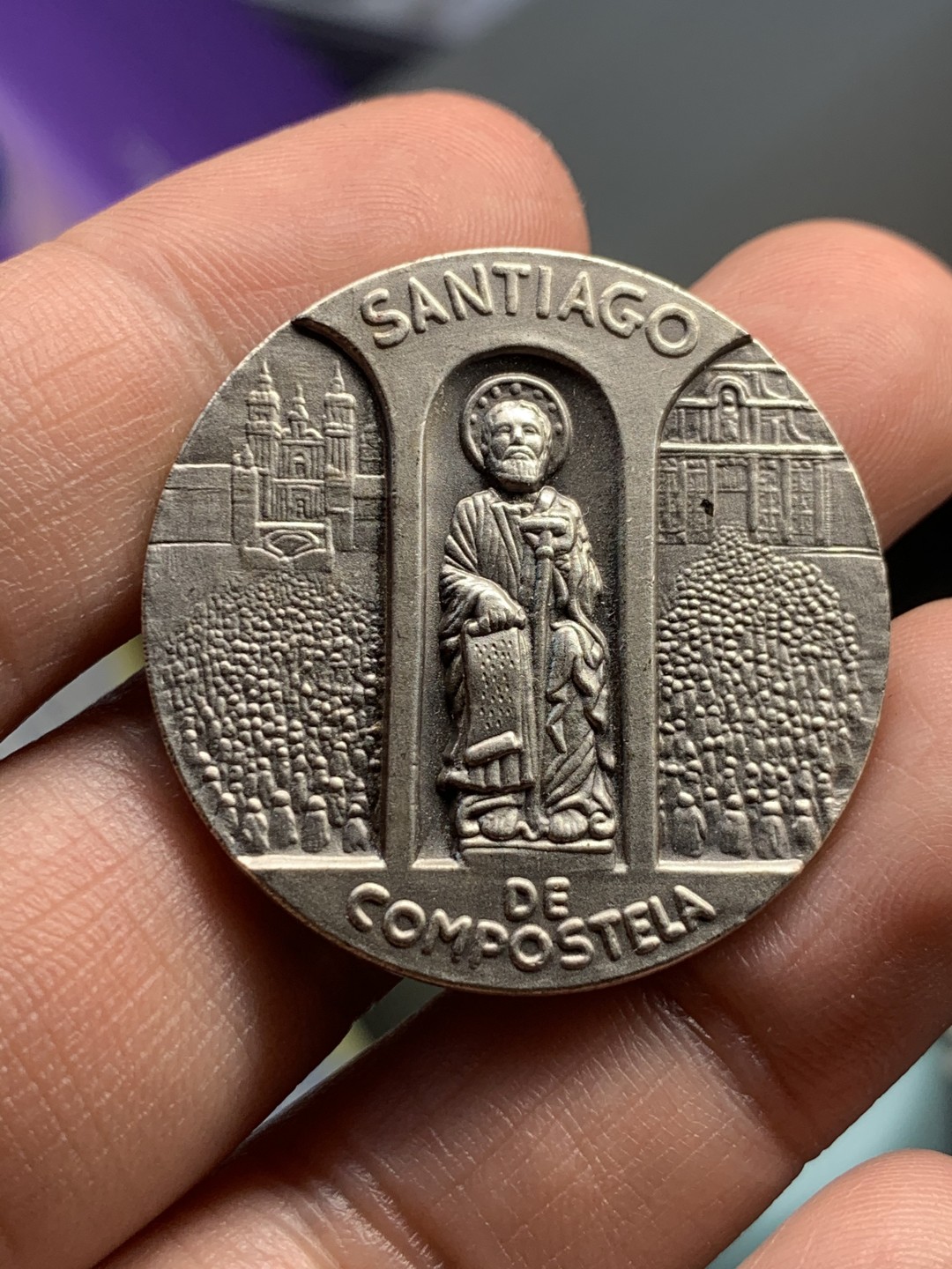 《竞宝斋》第52场-本周日，周一2场连拍（全场不限金额包邮） 原盒 西班牙1993年圣地亚哥-德孔波斯特拉古城纪念银章 20.5克