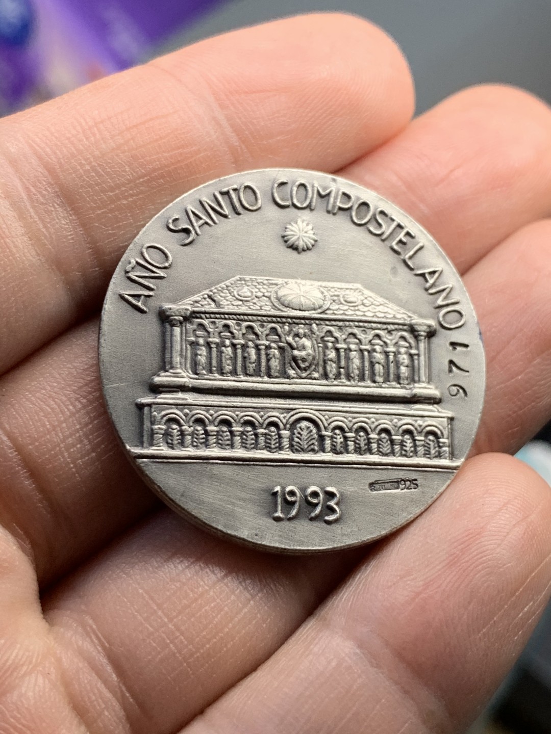 《竞宝斋》第52场-本周日，周一2场连拍（全场不限金额包邮） 原盒 西班牙1993年圣地亚哥-德孔波斯特拉古城纪念银章 20.5克