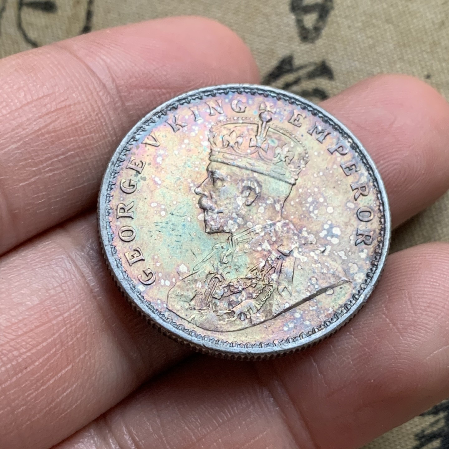 《竞宝斋》第52场-本周日，周一2场连拍（全场不限金额包邮） UNC级好品 英国 1919年 1卢比 乔治五世印度卢比 银币 车轮转光 细节清晰 五彩包浆