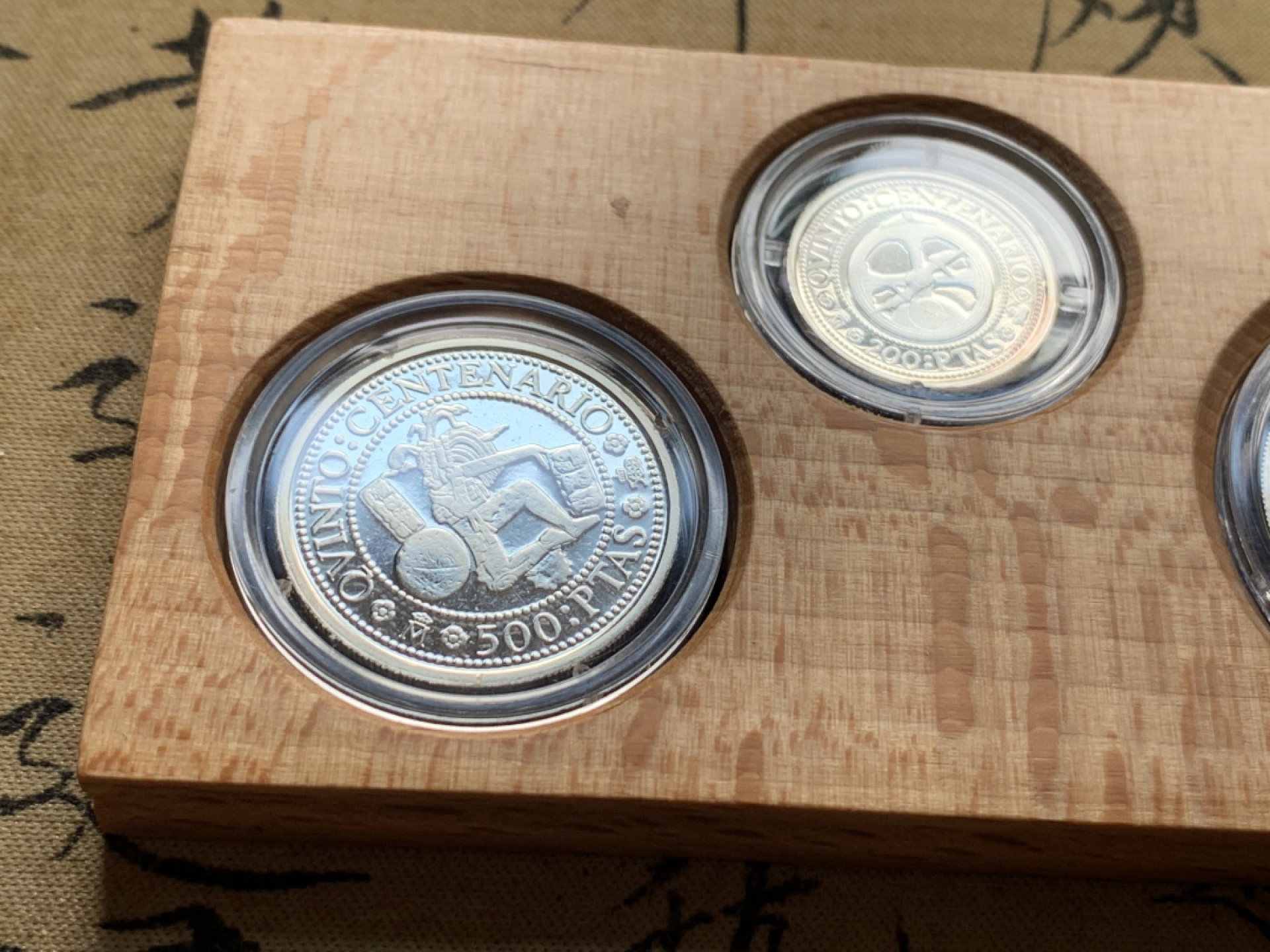 《竞宝斋》第52场-本周日，周一2场连拍（全场不限金额包邮） 原木盒证书 西班牙 1989年 五百周年纪念 5枚套装 精制银币