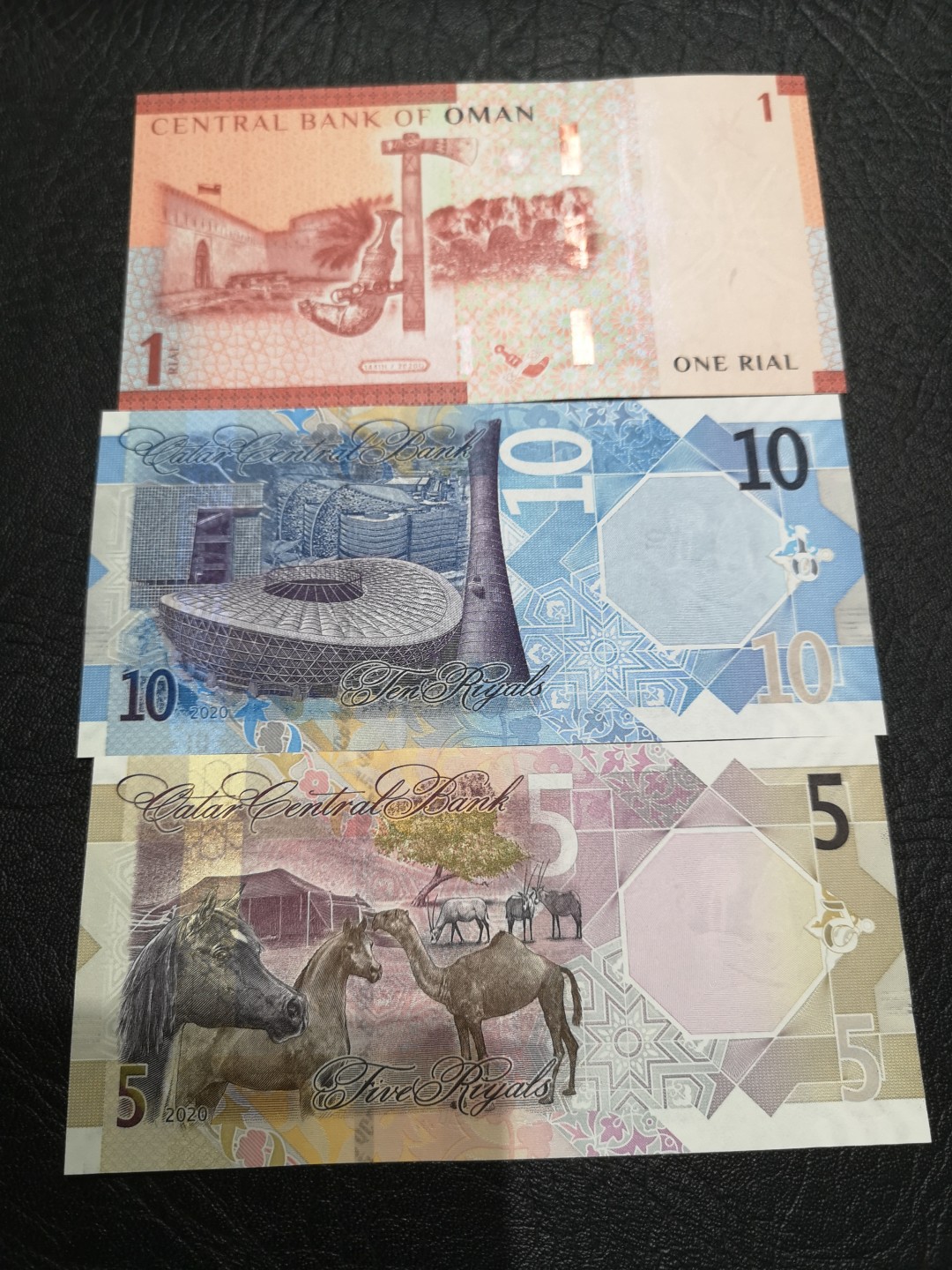 外钞收藏家》第一百七十六期拍卖 卡塔尔三张 一起 全新UNC