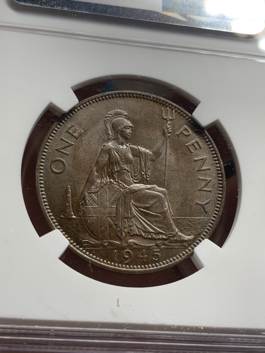 《竞宝斋》第52场-本周日，周一2场连拍（全场不限金额包邮） NGC MS65BN 英国1945年乔治六世便士 高分少见 完美诠释巧克力包浆