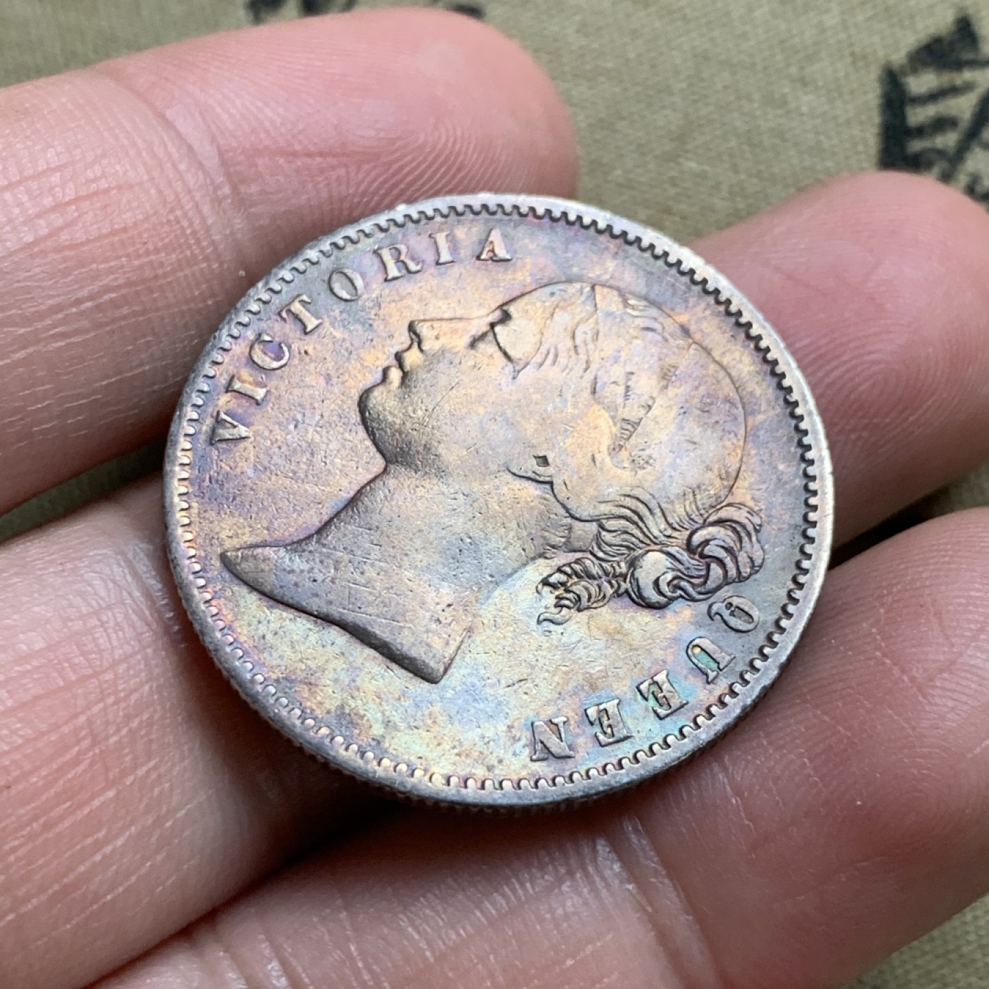 《竞宝斋》第52场-本周日，周一2场连拍（全场不限金额包邮） 英属印度 1840年 1卢比 维多利亚印度卢比青年双辫版 银币 