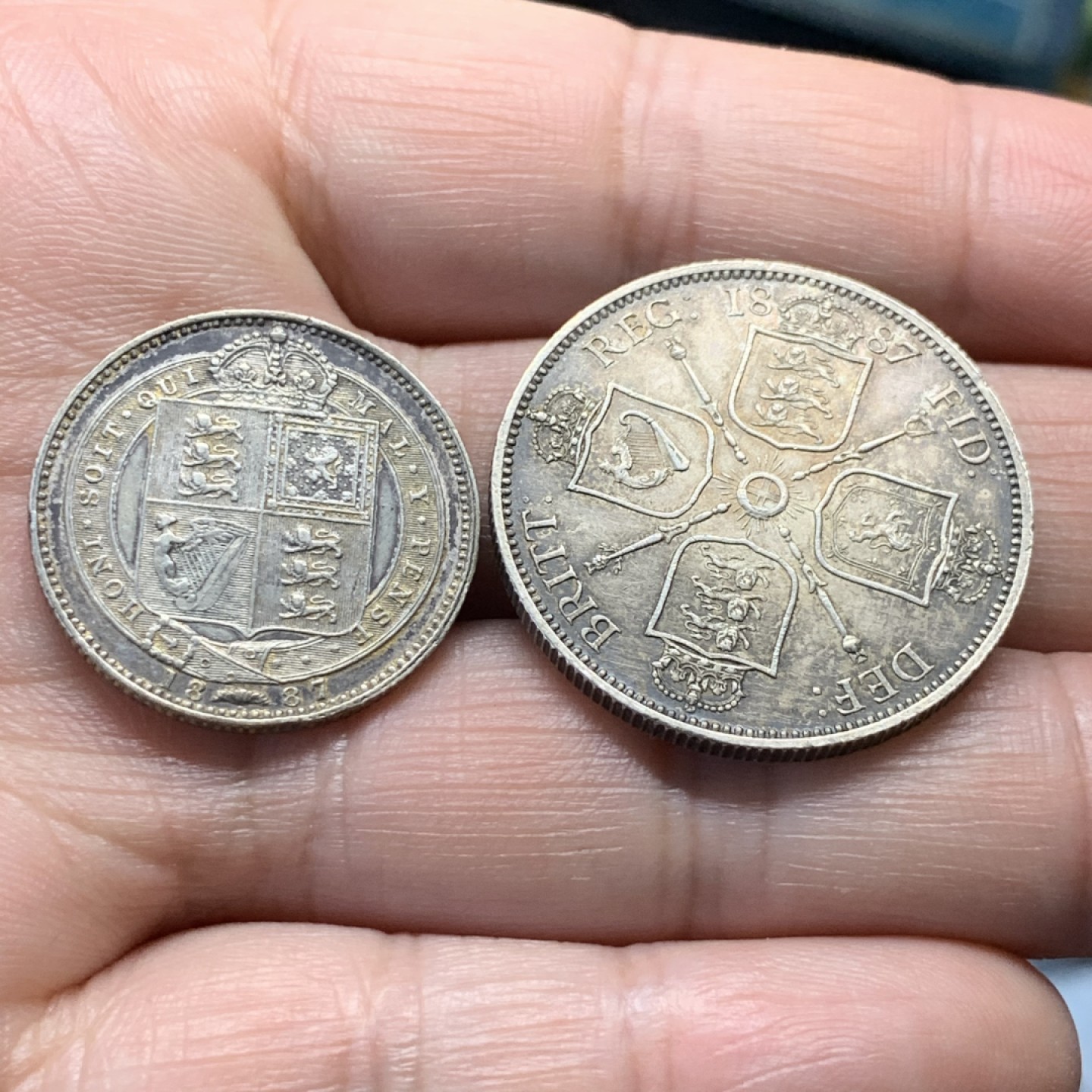 《竞宝斋》第52场-本周日，周一2场连拍（全场不限金额包邮） 英国1887年维多利亚女王老包浆一弗洛林 一先令银币一对