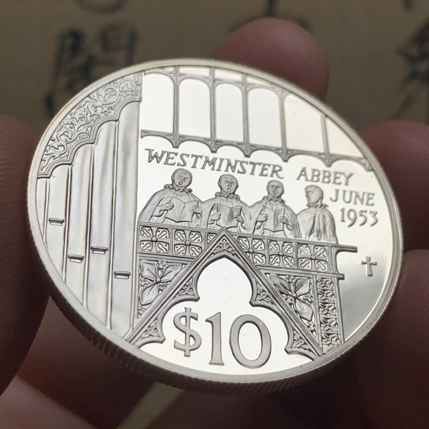 《竞宝斋》第52场-本周日，周一2场连拍（全场不限金额包邮） PF级 斐济 2002年克朗型10元镀金银币 英国皇家铸币厂铸造 纪念1953年6月2日英女王于西敏寺登基加冕典礼 英系题材 典藏佳品