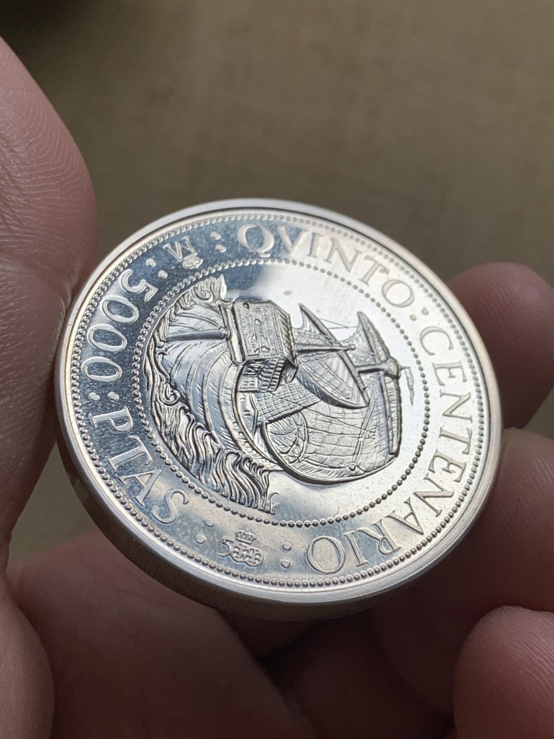 《竞宝斋》第52场-本周日，周一2场连拍（全场不限金额包邮） 原盒证书 西班牙1989年 大帆船 5000比塞塔 精制大银币 54克