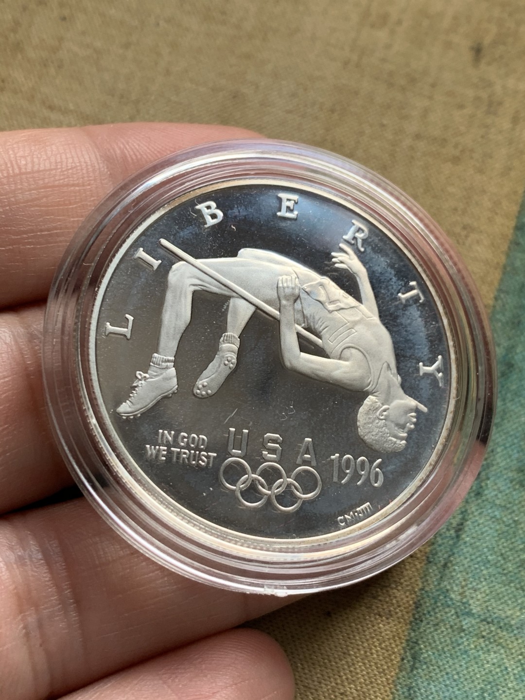 《竞宝斋》第52场-本周日，周一2场连拍（全场不限金额包邮） 原盒证书 美国亚特兰大奥运会 1996年 1美元精制 大银币 26.73克