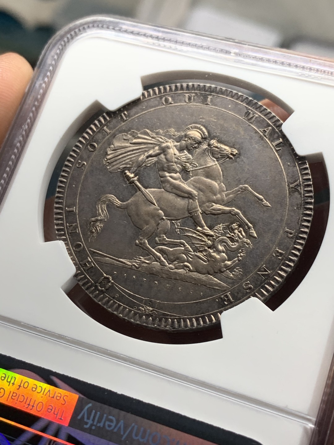 NGC MS63 1818年英国乔治三世马剑克朗 镜面底板，紫罗兰色包浆，最早的马剑克朗