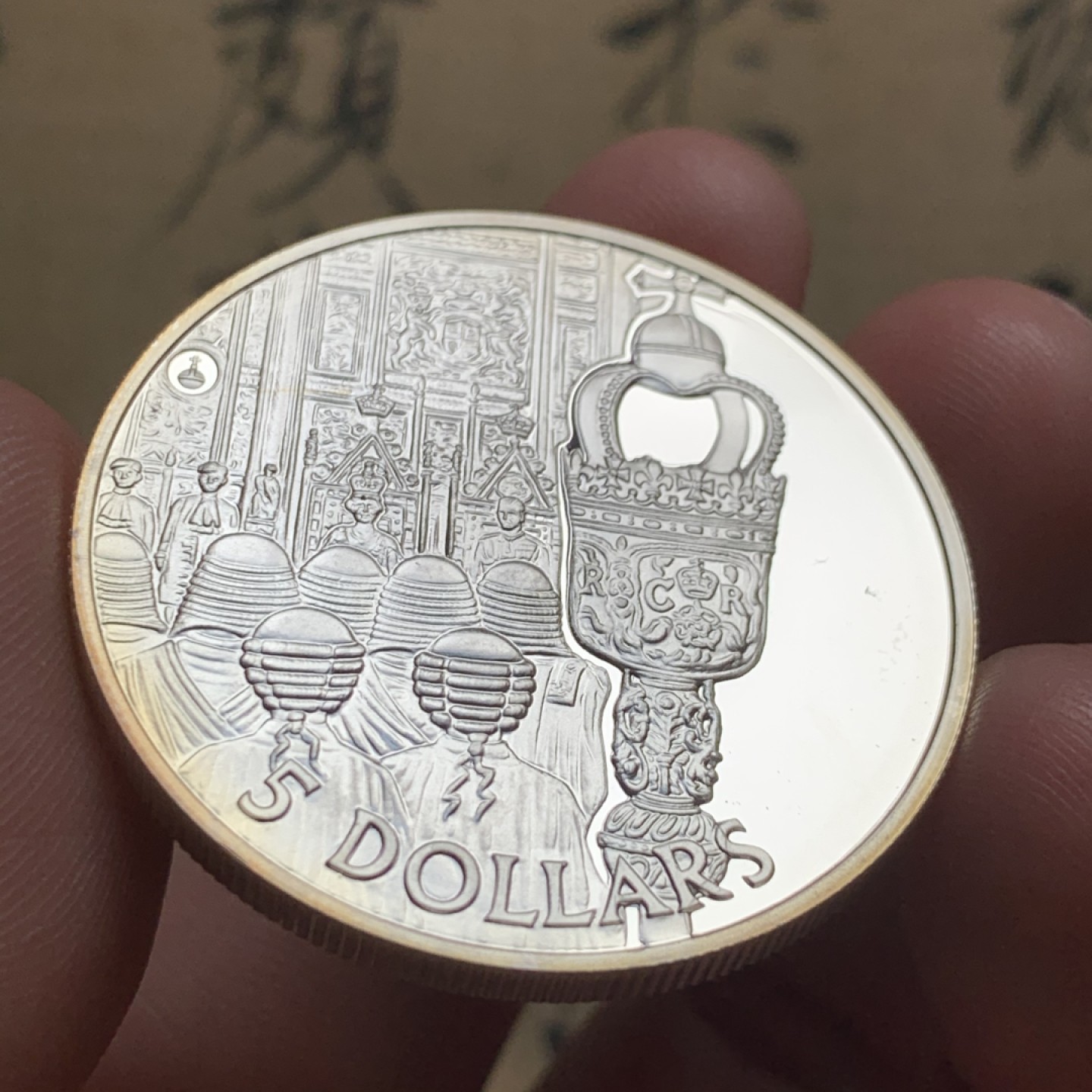 《竞宝斋》第52场-本周日，周一2场连拍（全场不限金额包邮） PF级 所罗门群岛2002克朗型5元镀金银币 议会开幕典礼 完美品相 