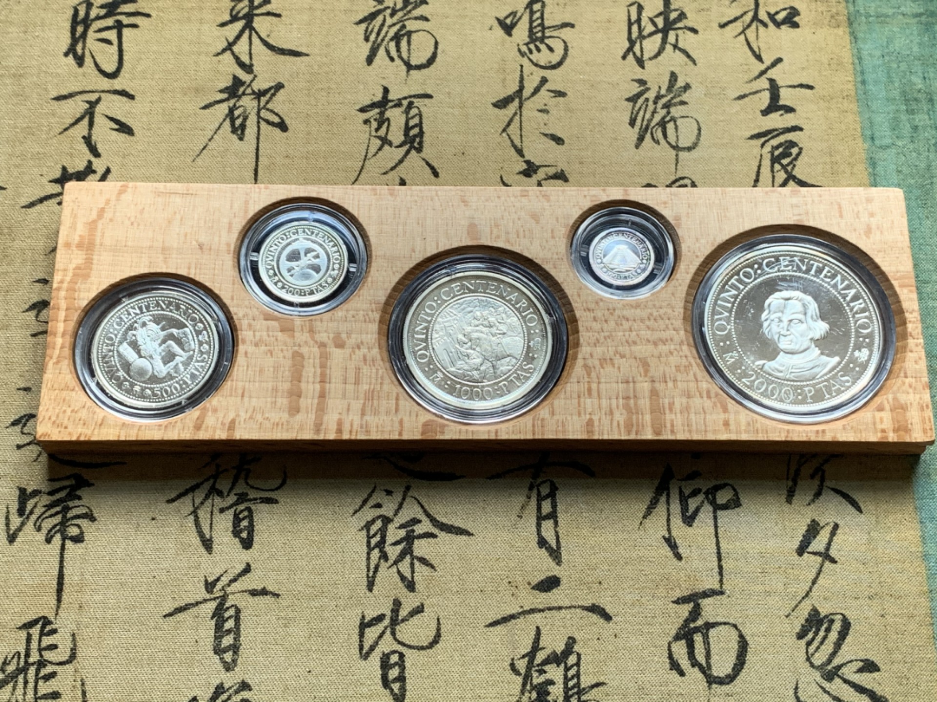 《竞宝斋》第52场-本周日，周一2场连拍（全场不限金额包邮） 原木盒证书 西班牙 1989年 五百周年纪念 5枚套装 精制银币