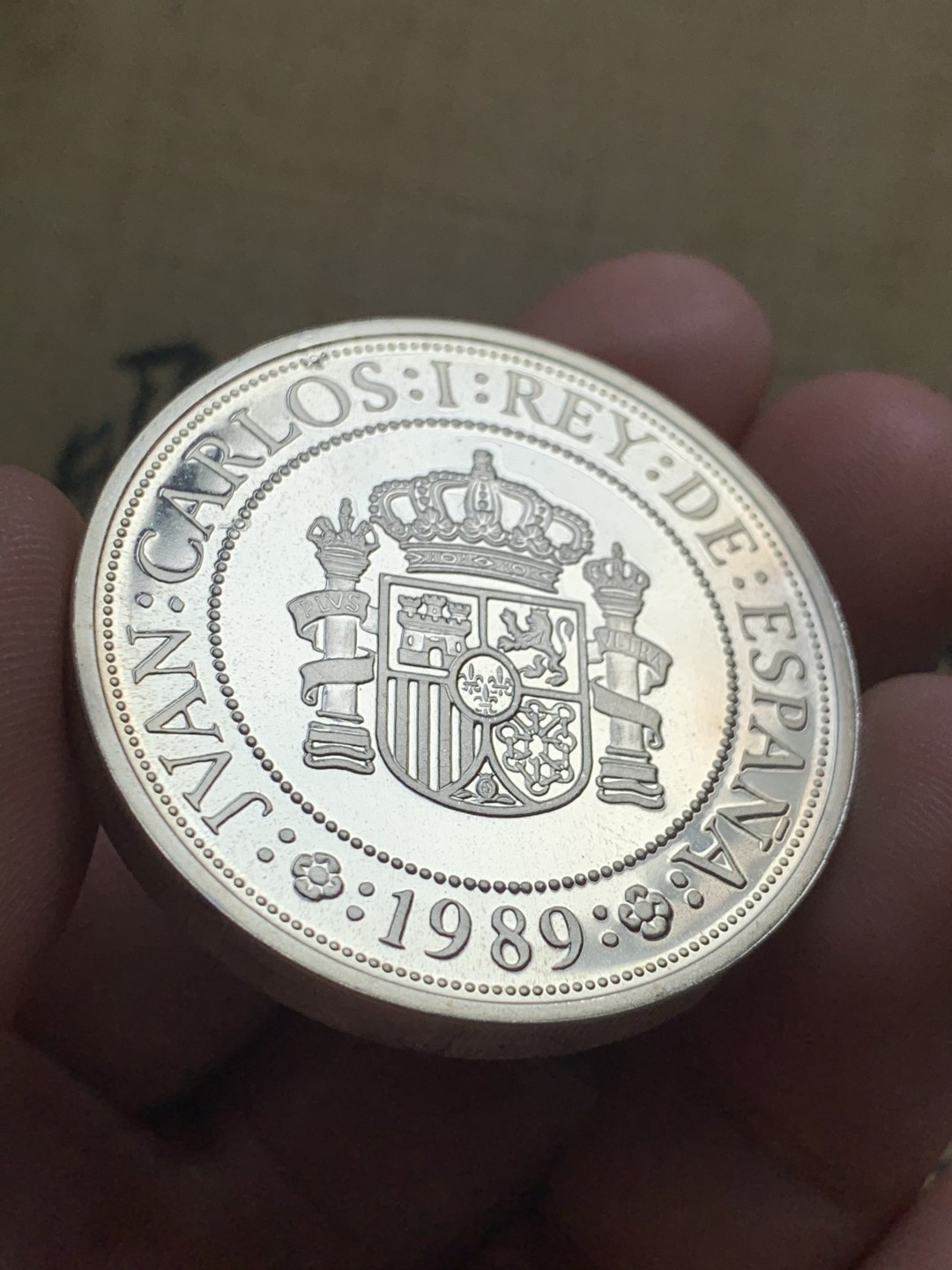 《竞宝斋》第52场-本周日，周一2场连拍（全场不限金额包邮） 原盒证书 西班牙1989年 大帆船 5000比塞塔 精制大银币 54克